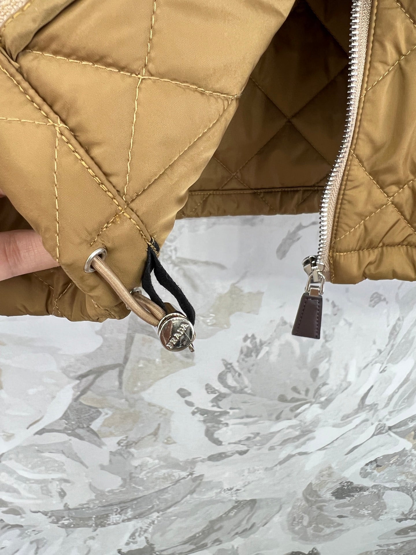 프라다 퀄팅 라이트 리나일론 자켓