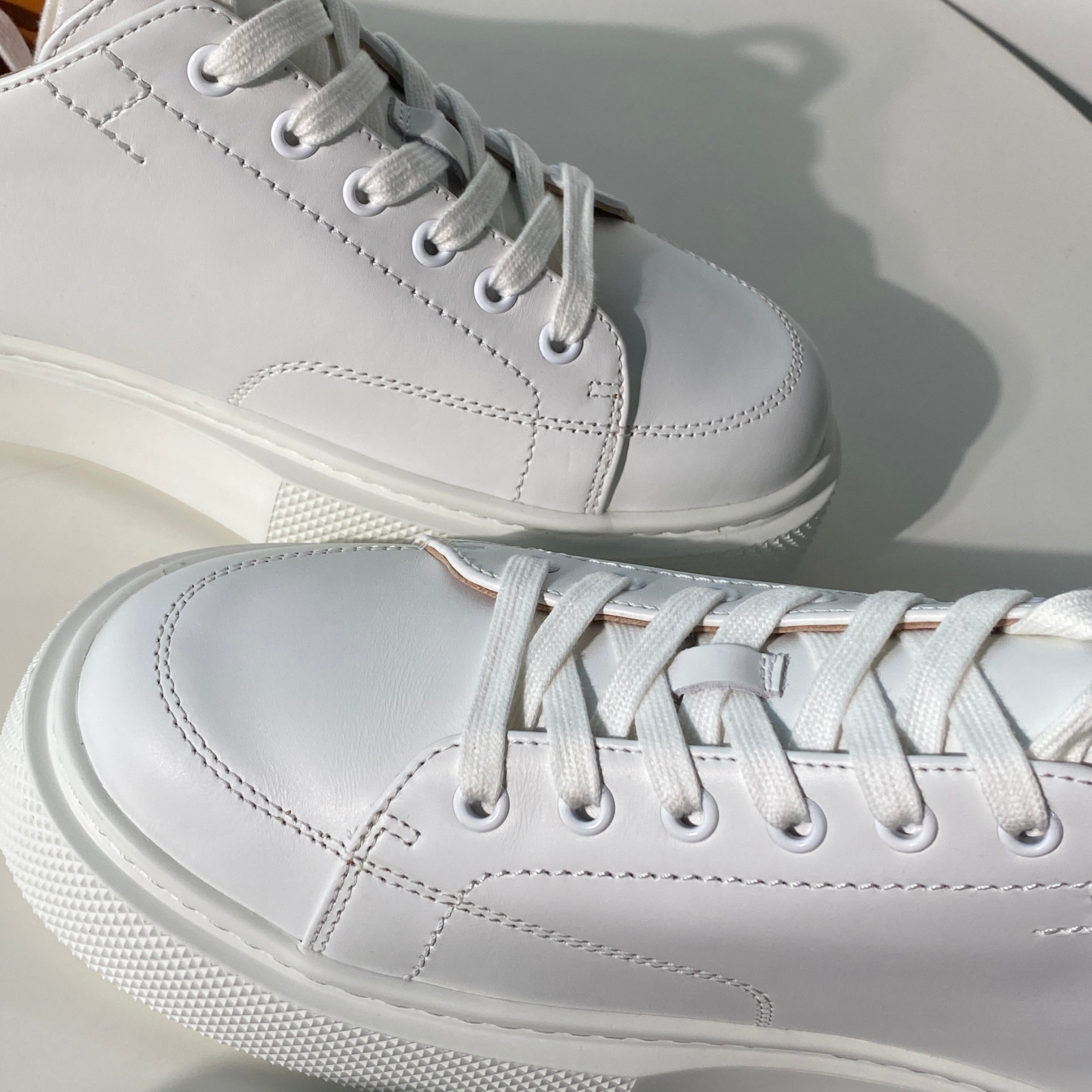 국내) 에르메스 하루 더비 스니커즈 화이트 42