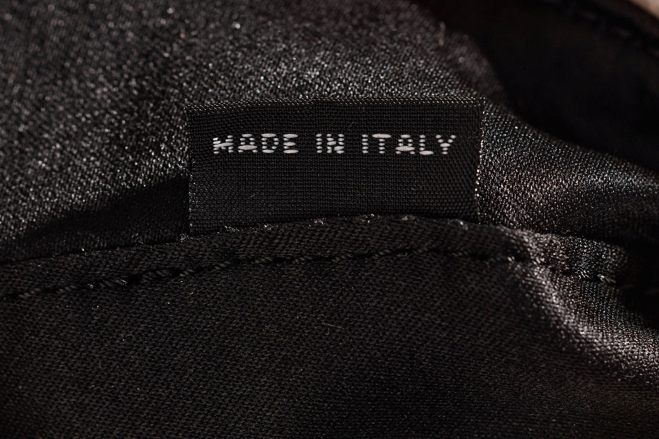 미우미우 아르카디 마테라쎄 나파 레더 숄더백