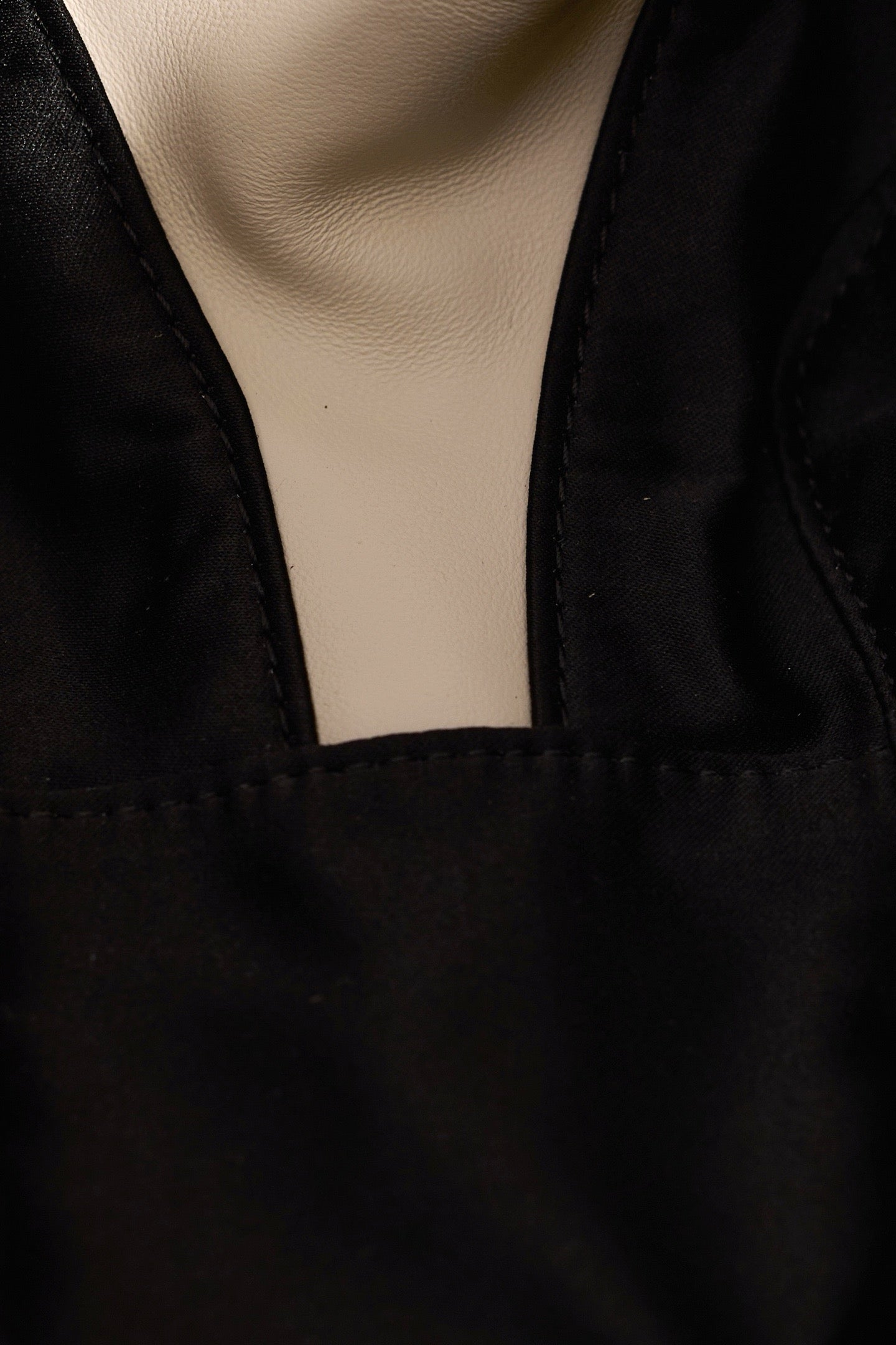 미우미우 아르카디 마테라쎄 나파 레더 숄더백