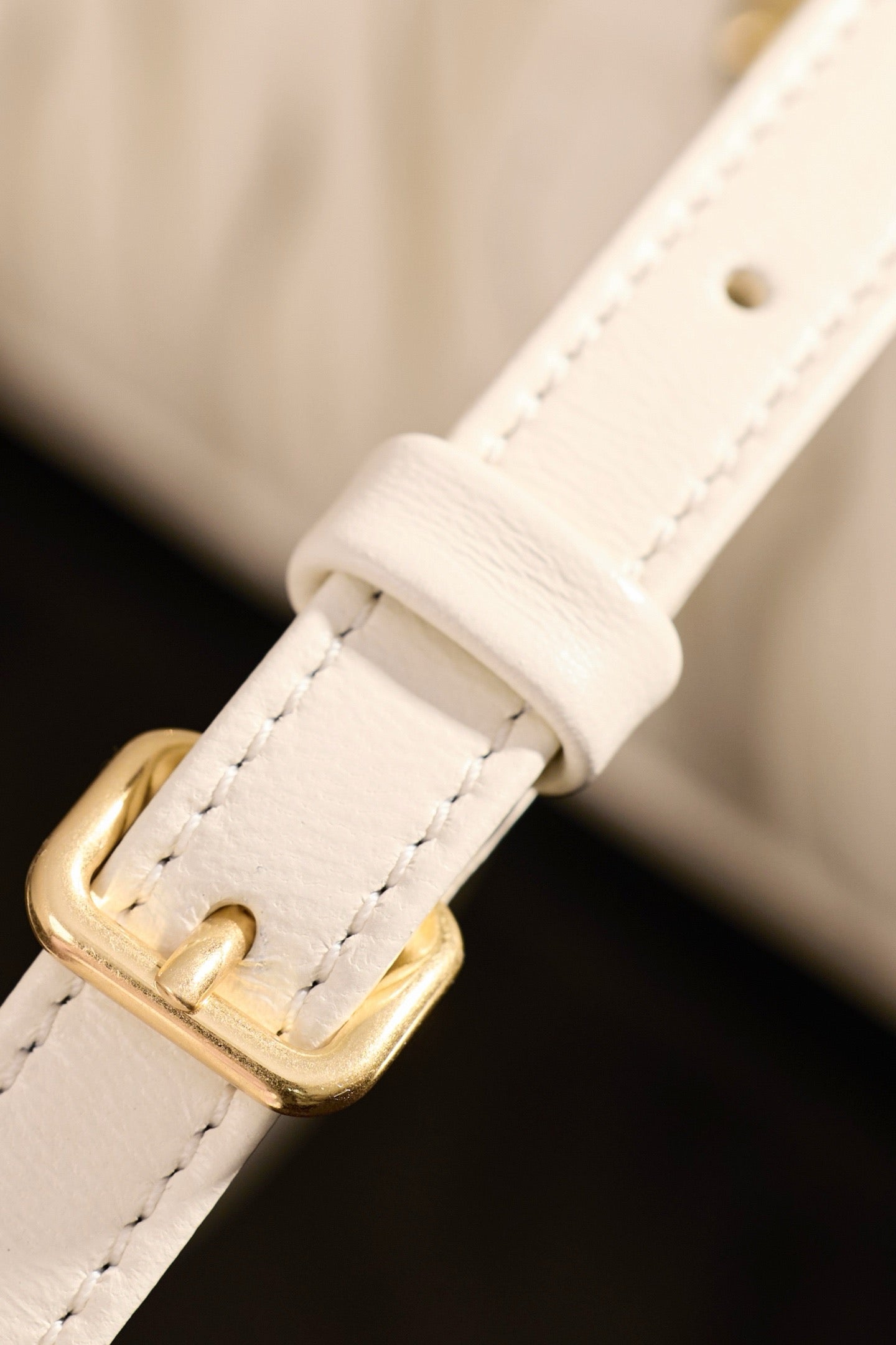 미우미우 아르카디 마테라쎄 나파 레더 숄더백