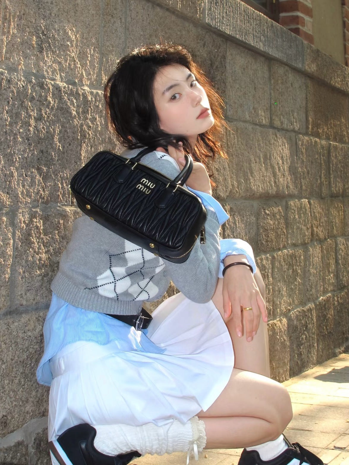 미우미우 아르카디 마테라쎄 나파 레더 숄더백 (블랙)