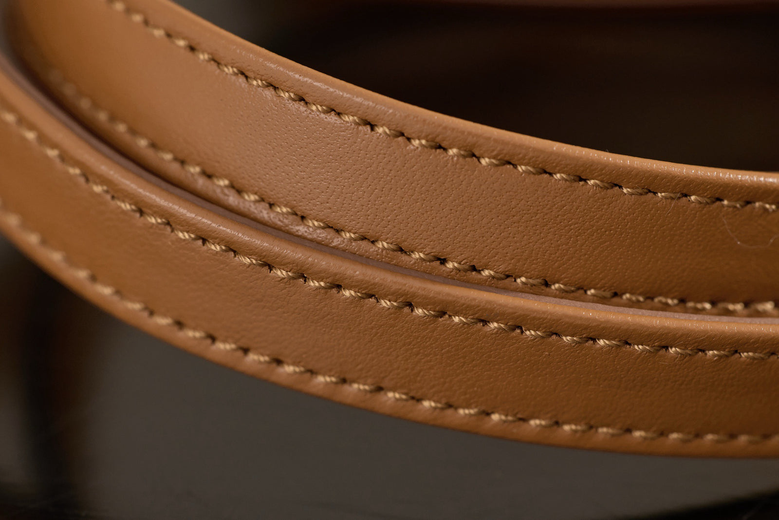 미우미우 아르카디 마테라쎄 나파 레더 백