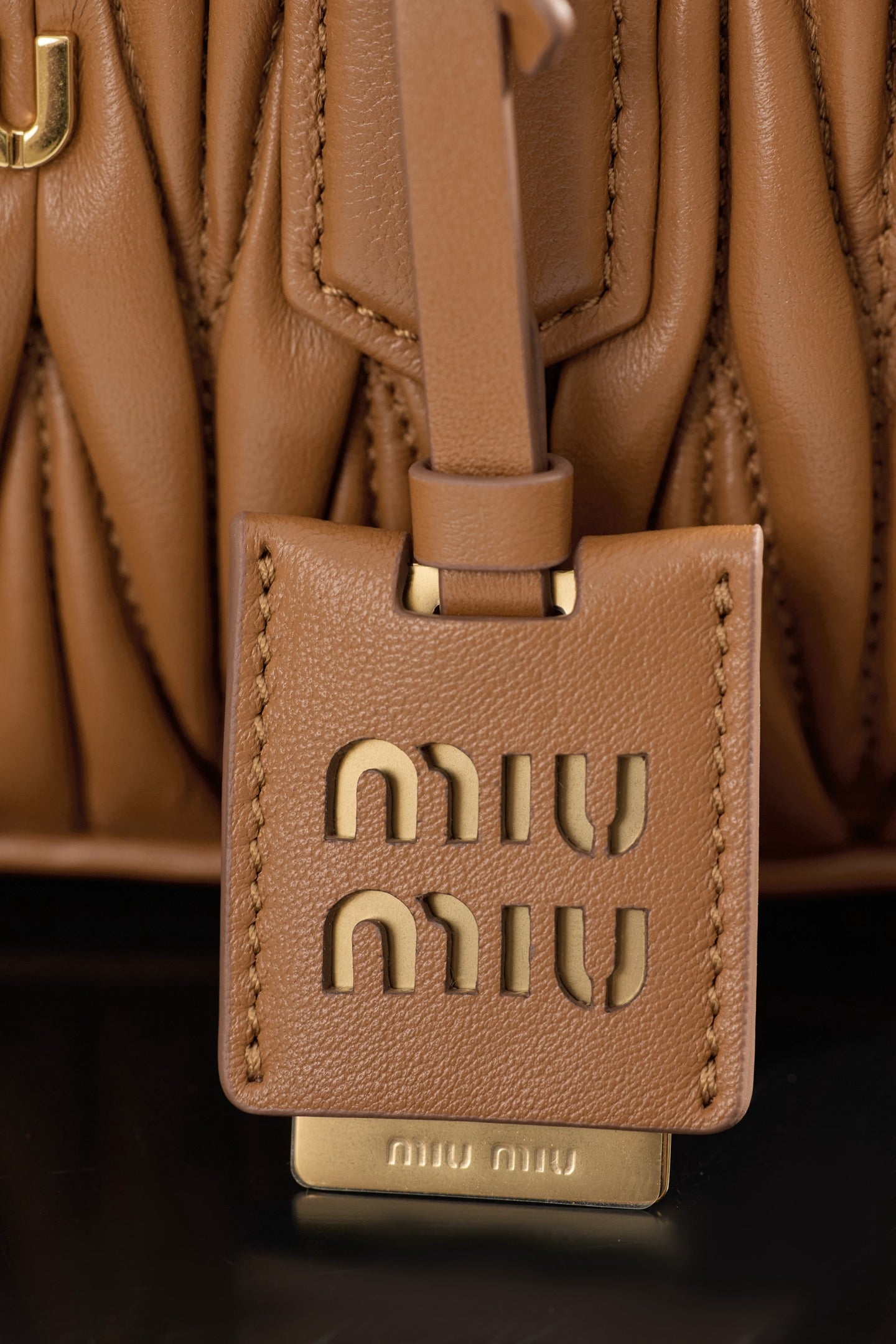 미우미우 아르카디 마테라쎄 나파 레더 백