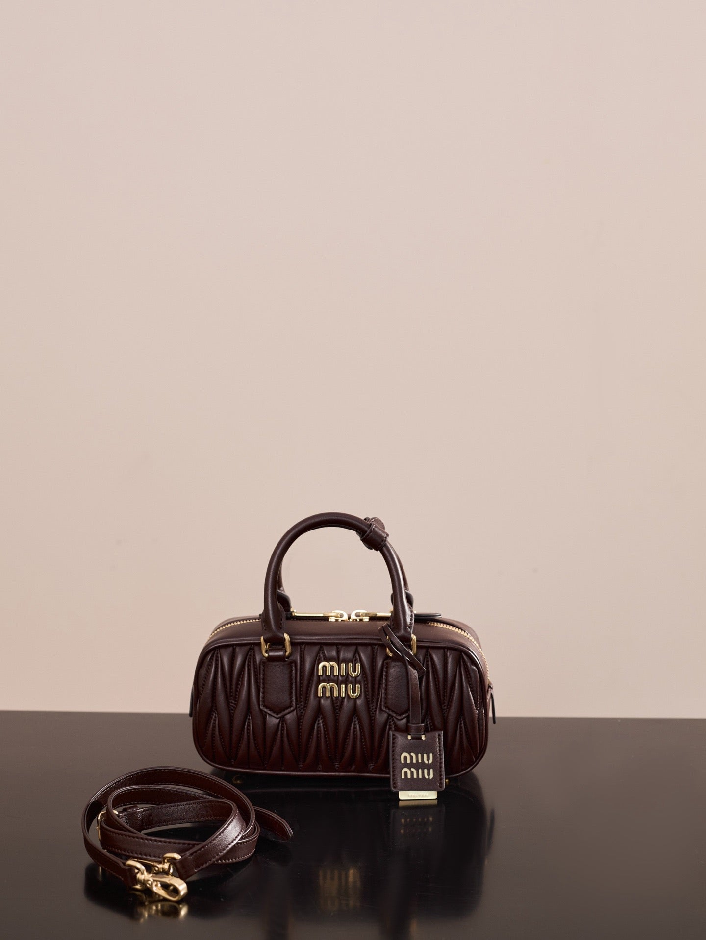 미우미우 아르카디 마테라쎄 나파 레더 백