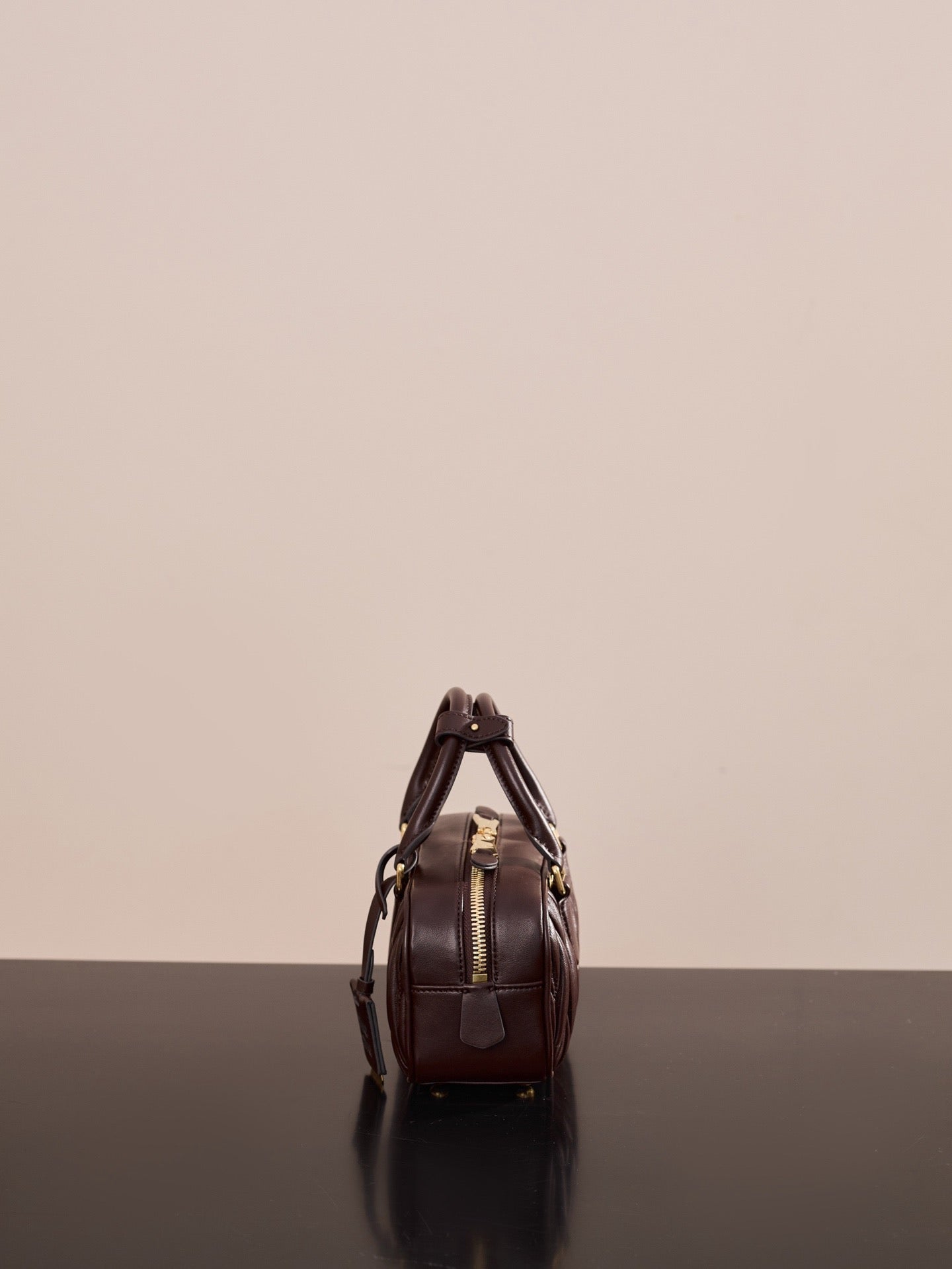 미우미우 아르카디 마테라쎄 나파 레더 백