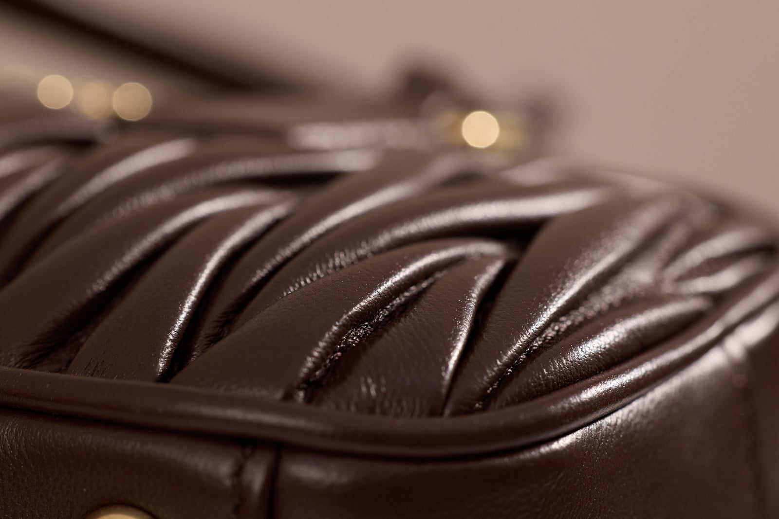 미우미우 아르카디 마테라쎄 나파 레더 백