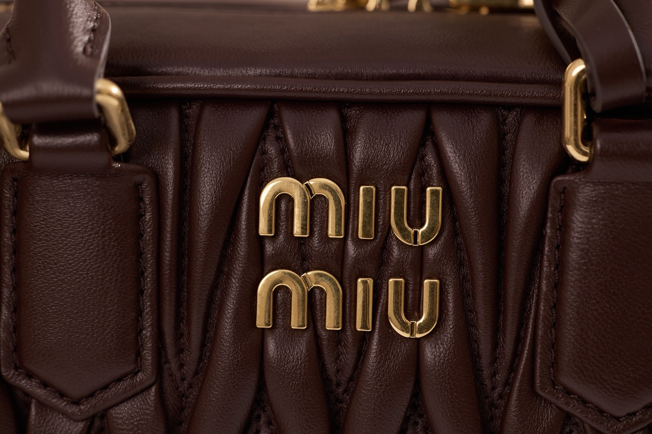 미우미우 아르카디 마테라쎄 나파 레더 백