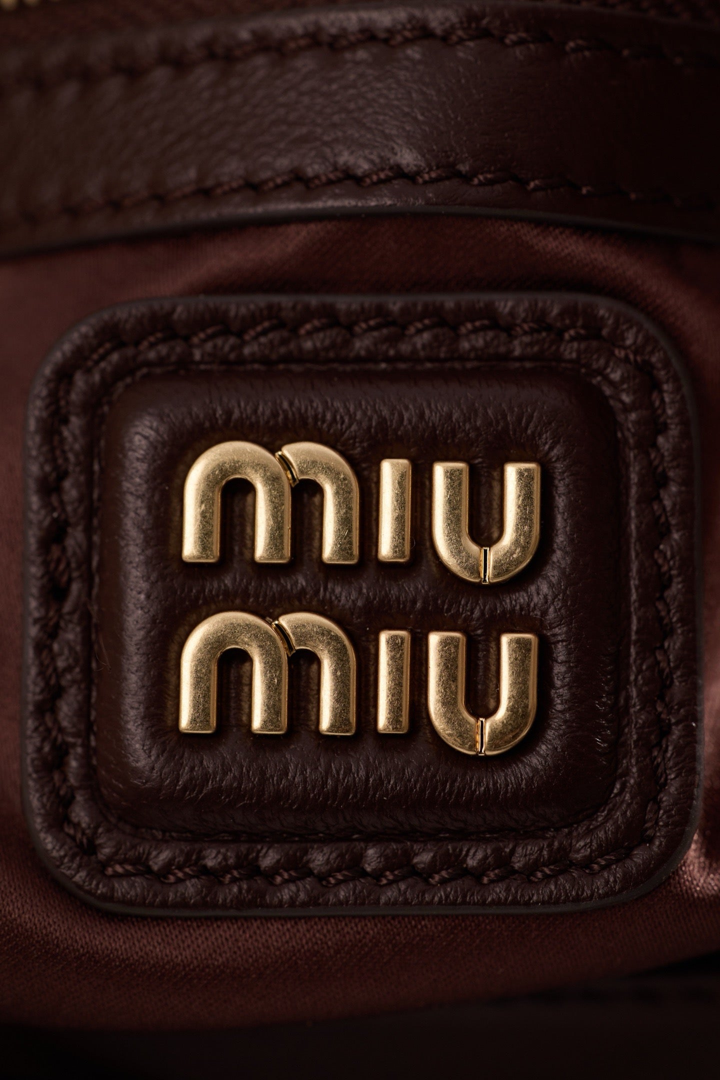 미우미우 아르카디 마테라쎄 나파 레더 백