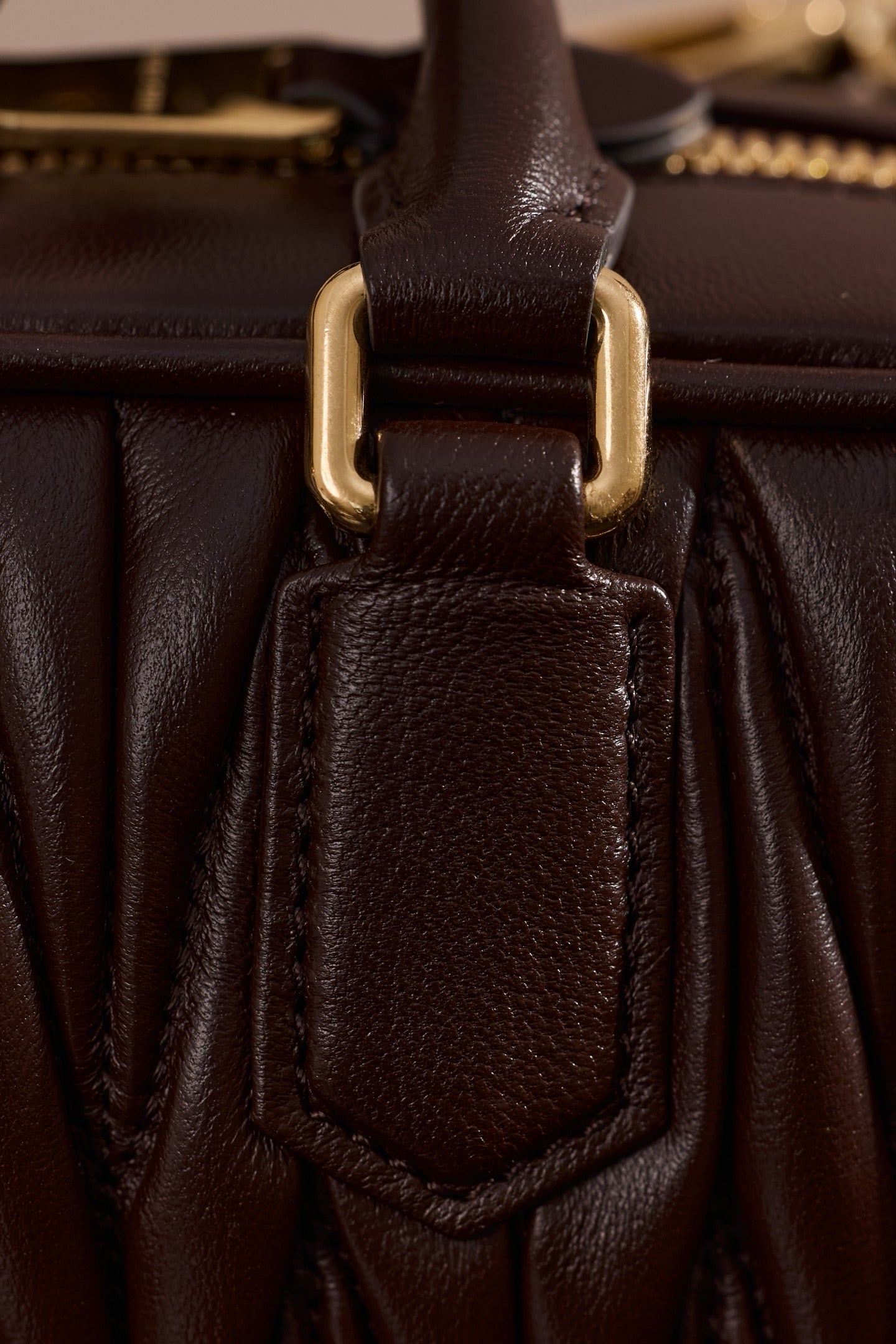 미우미우 아르카디 마테라쎄 나파 레더 백