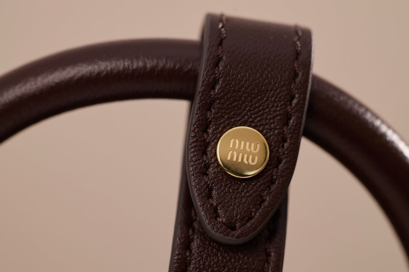 미우미우 아르카디 마테라쎄 나파 레더 백