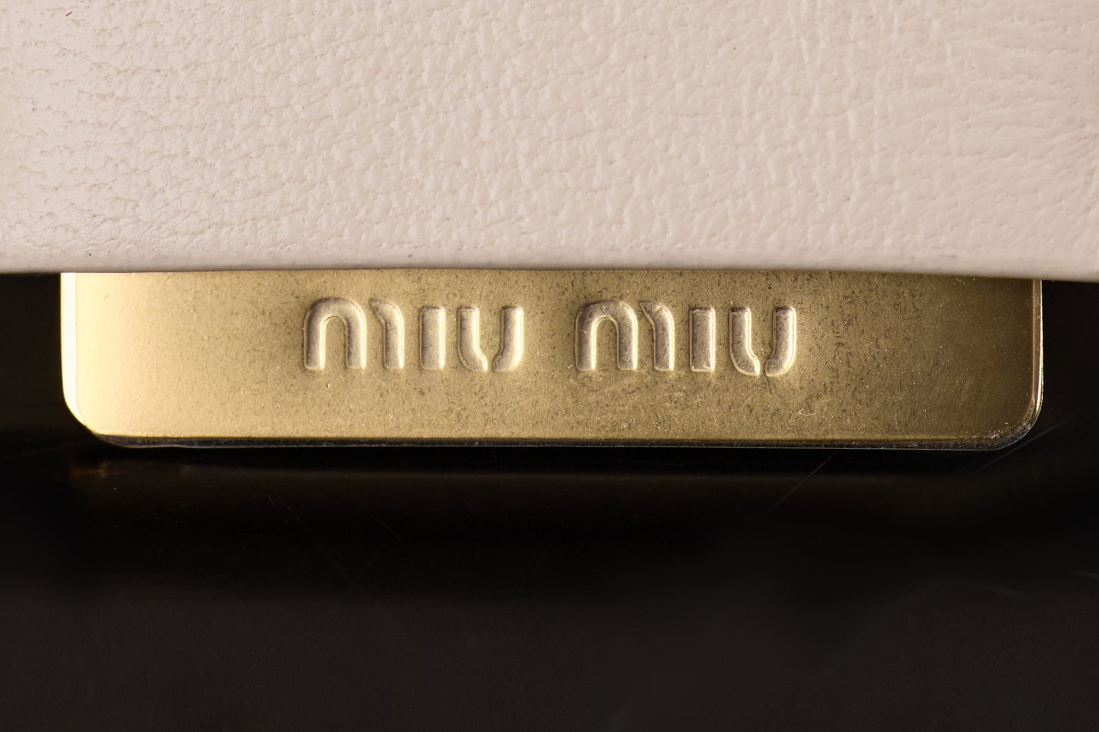 미우미우 아르카디 마테라쎄 나파 레더 백