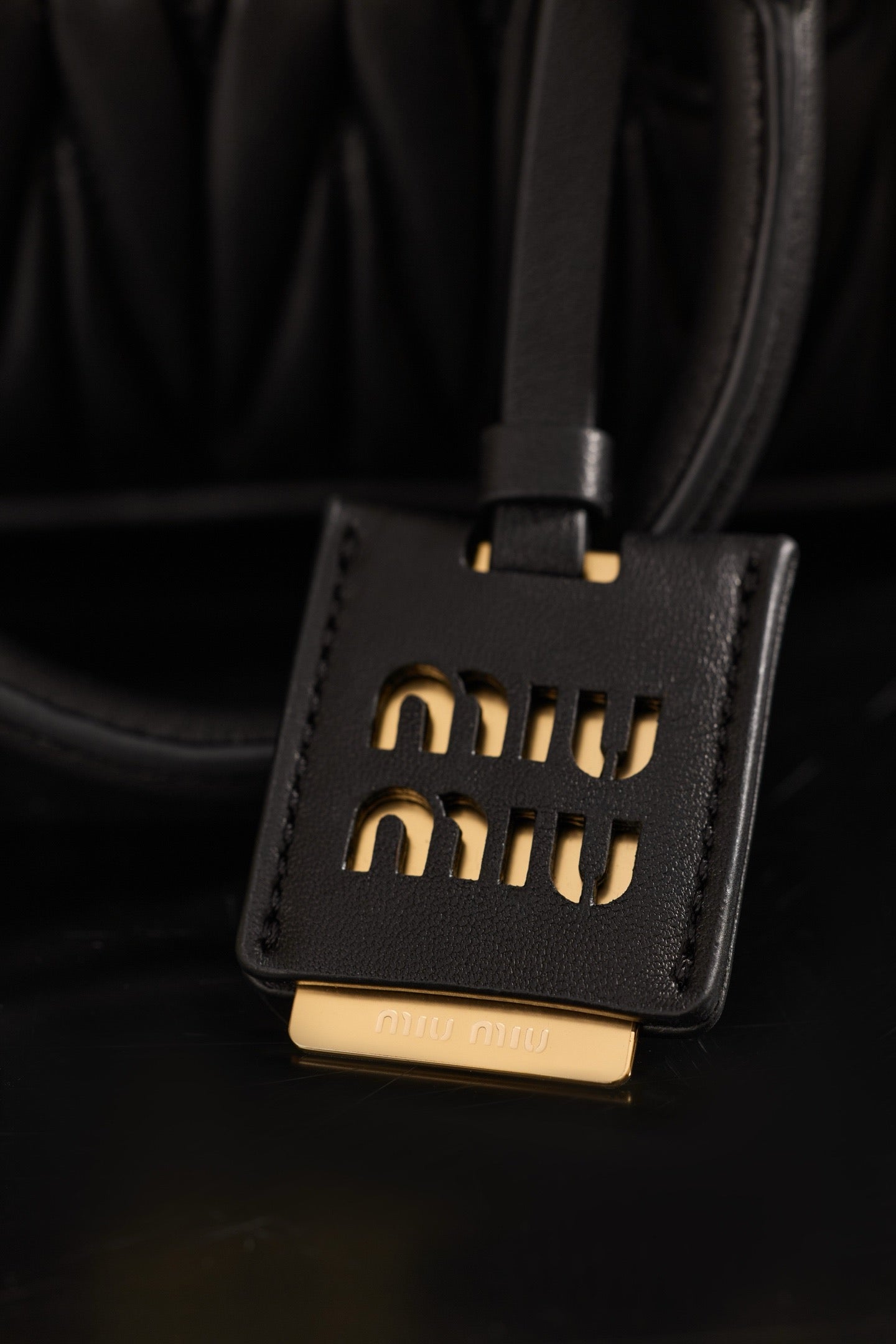 미우미우 아르카디 마테라쎄 나파 레더 백