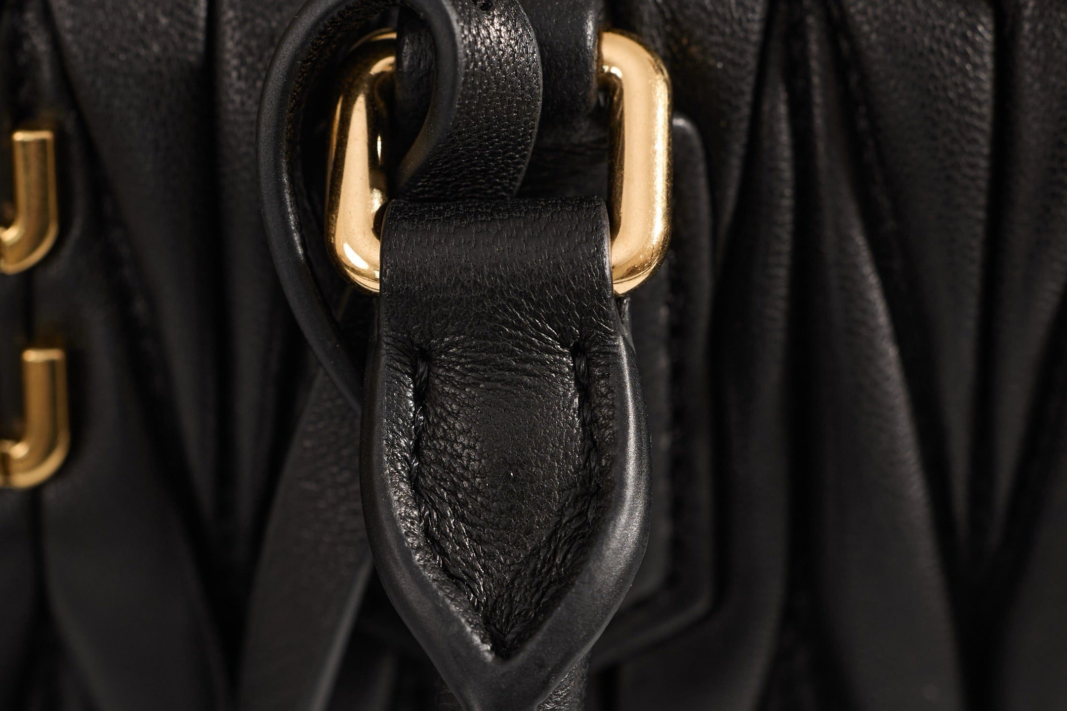 미우미우 아르카디 마테라쎄 나파 레더 백