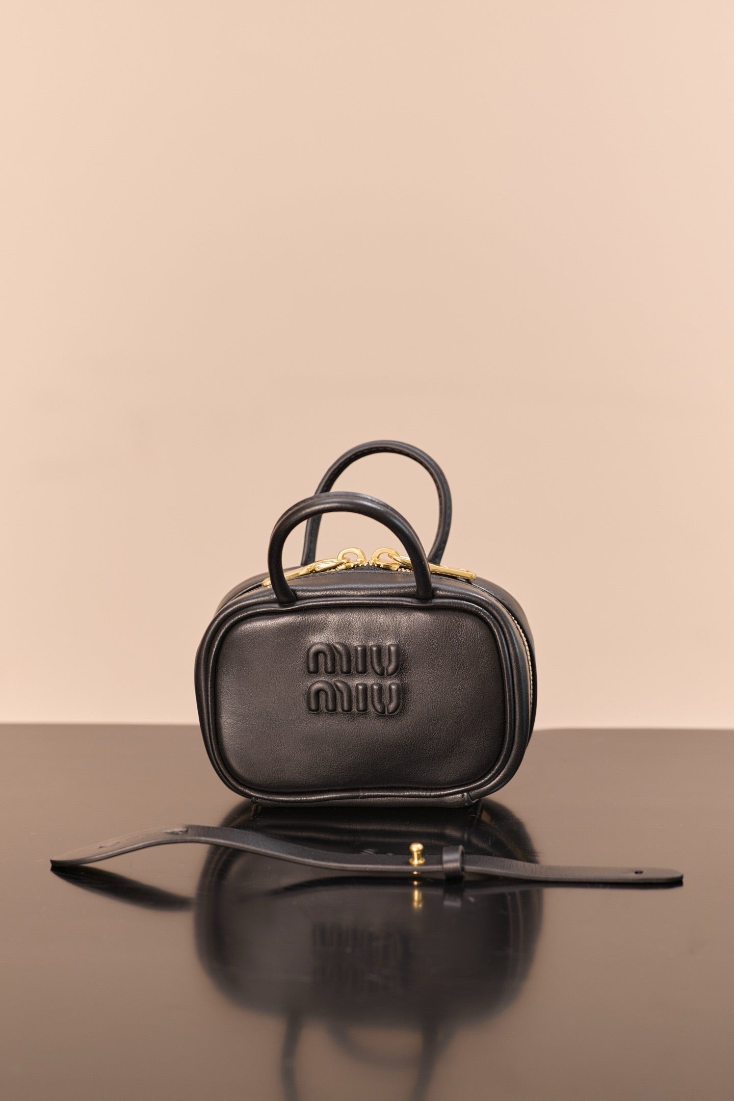 미우미우 아르카디 마이크로 백