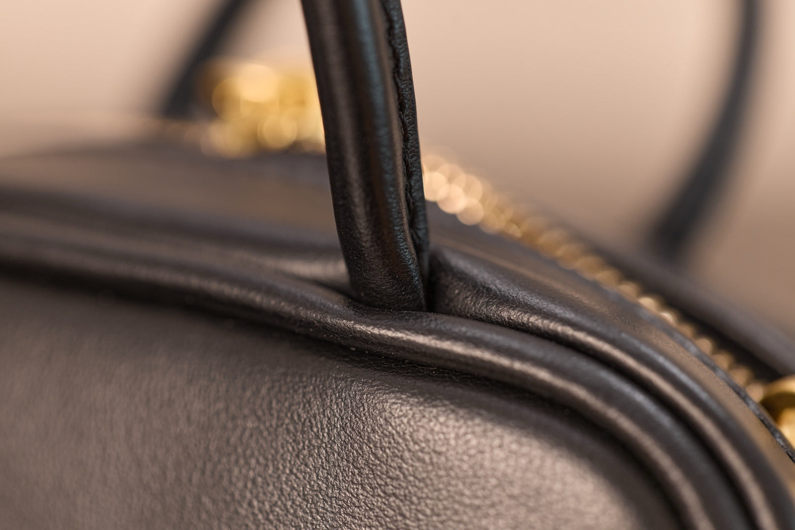 미우미우 아르카디 마이크로 백