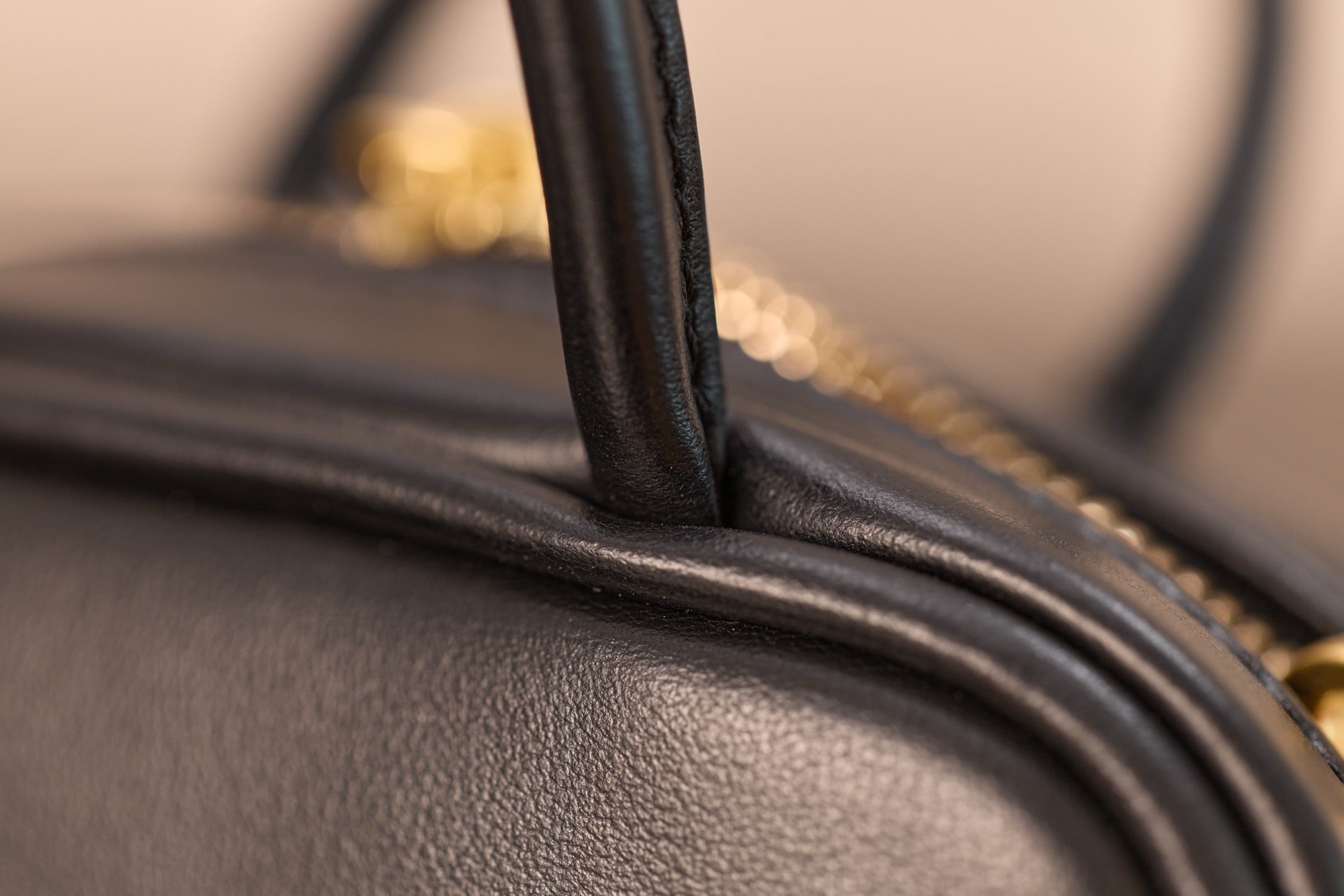 미우미우 아르카디 마이크로 백