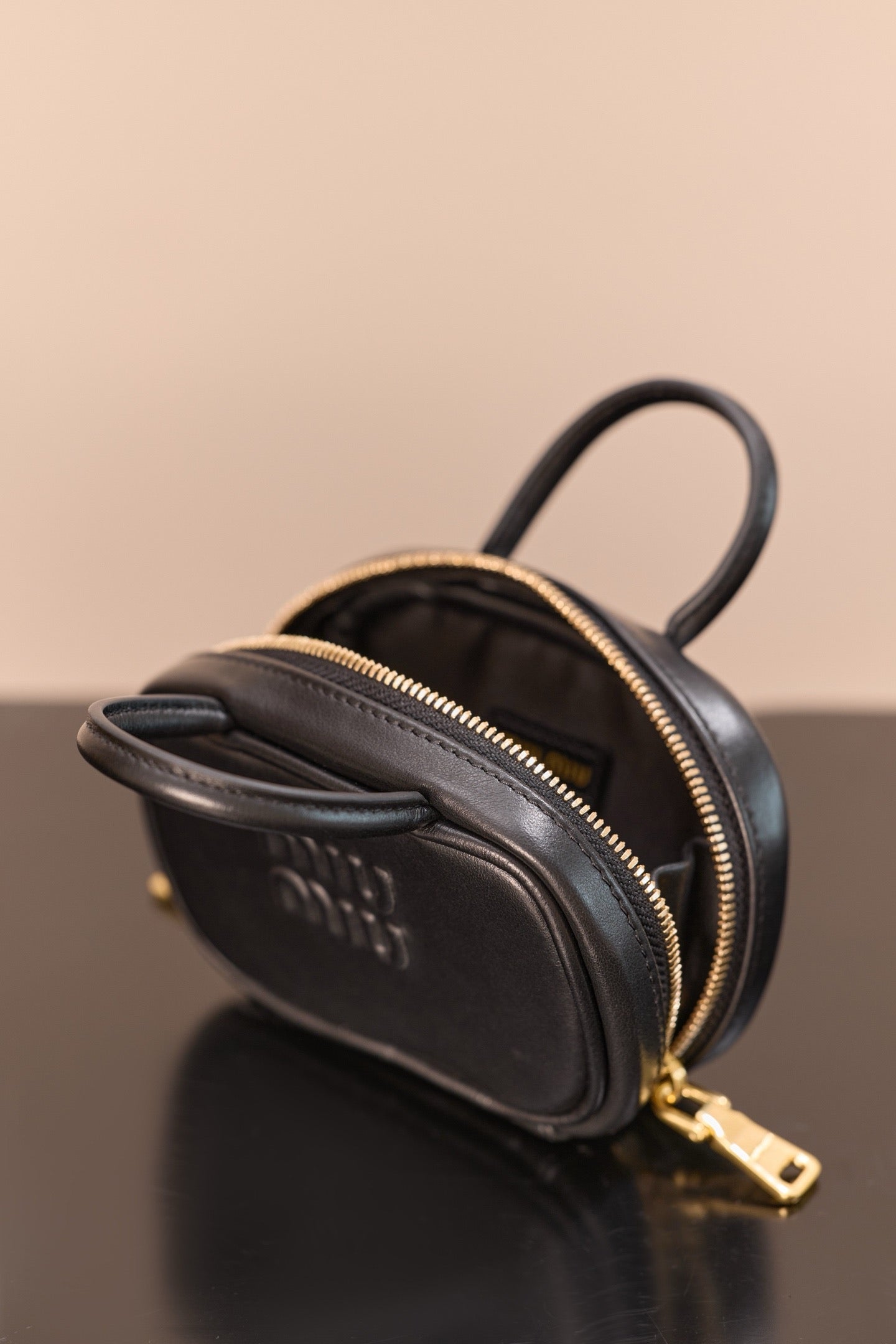 미우미우 아르카디 마이크로 백