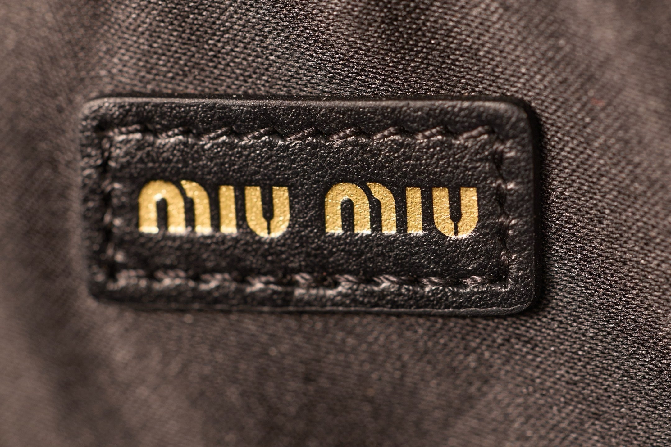 미우미우 아르카디 마이크로 백