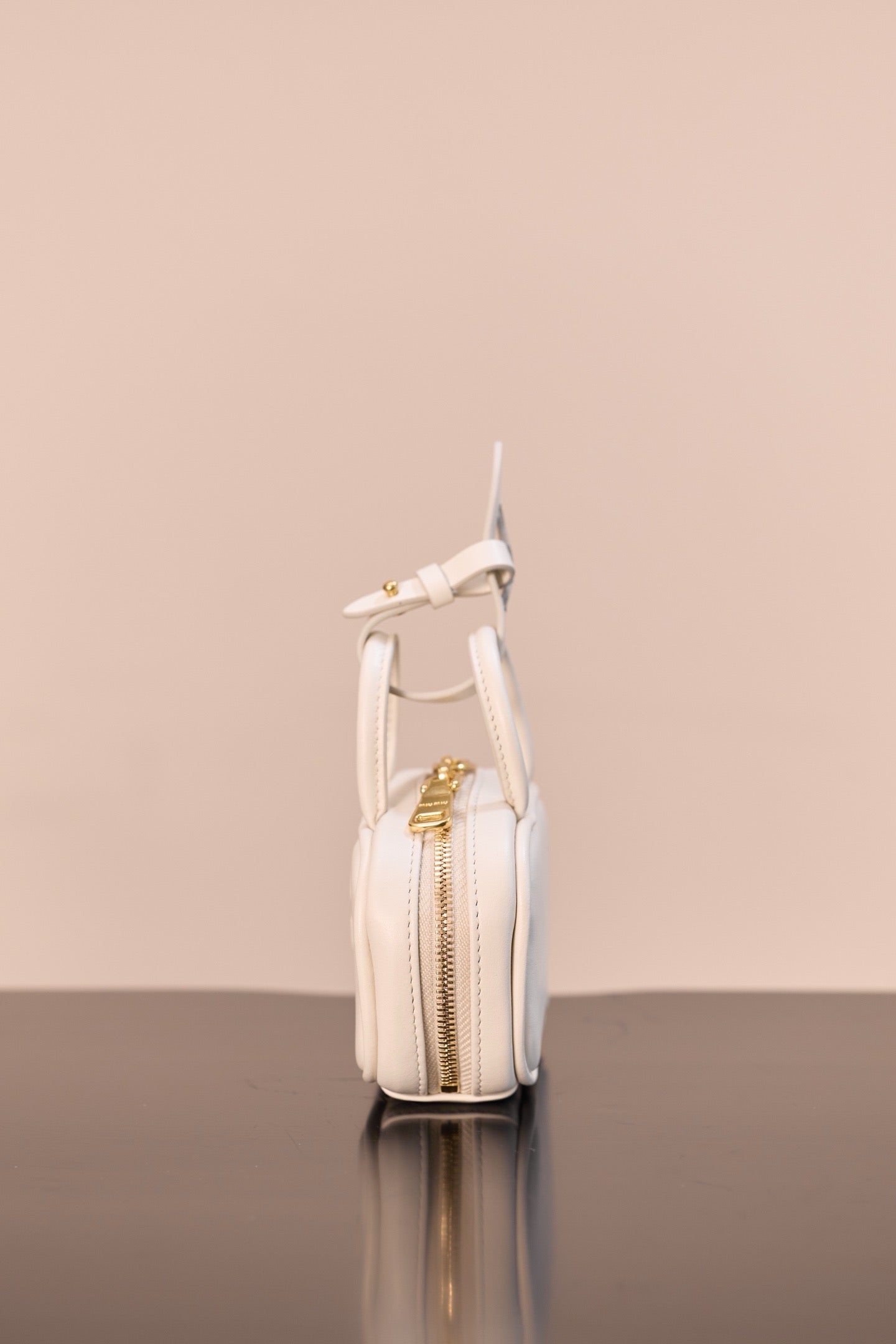 미우미우 아르카디 마이크로 백 (화이트)