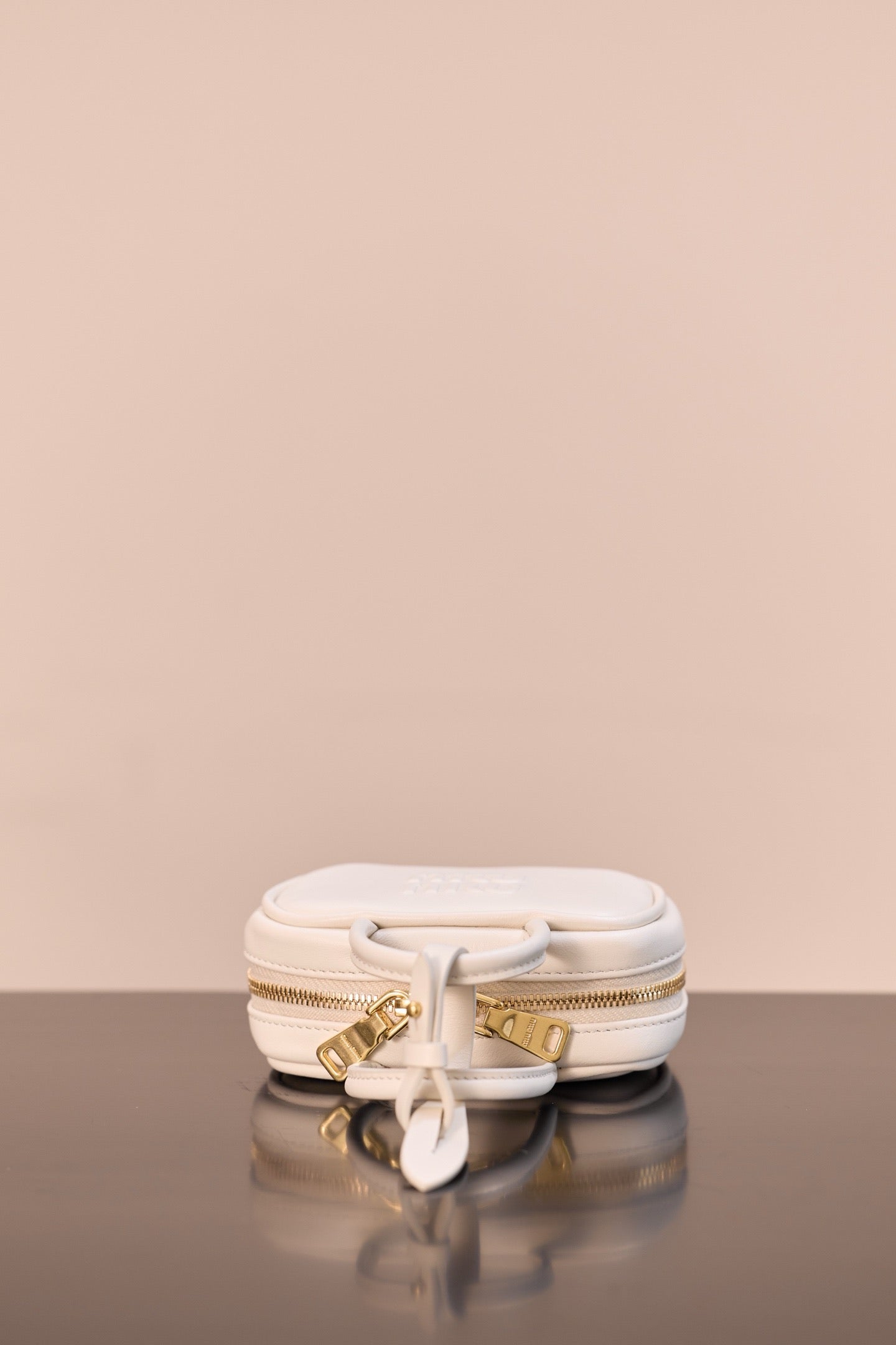 미우미우 아르카디 마이크로 백 (화이트)