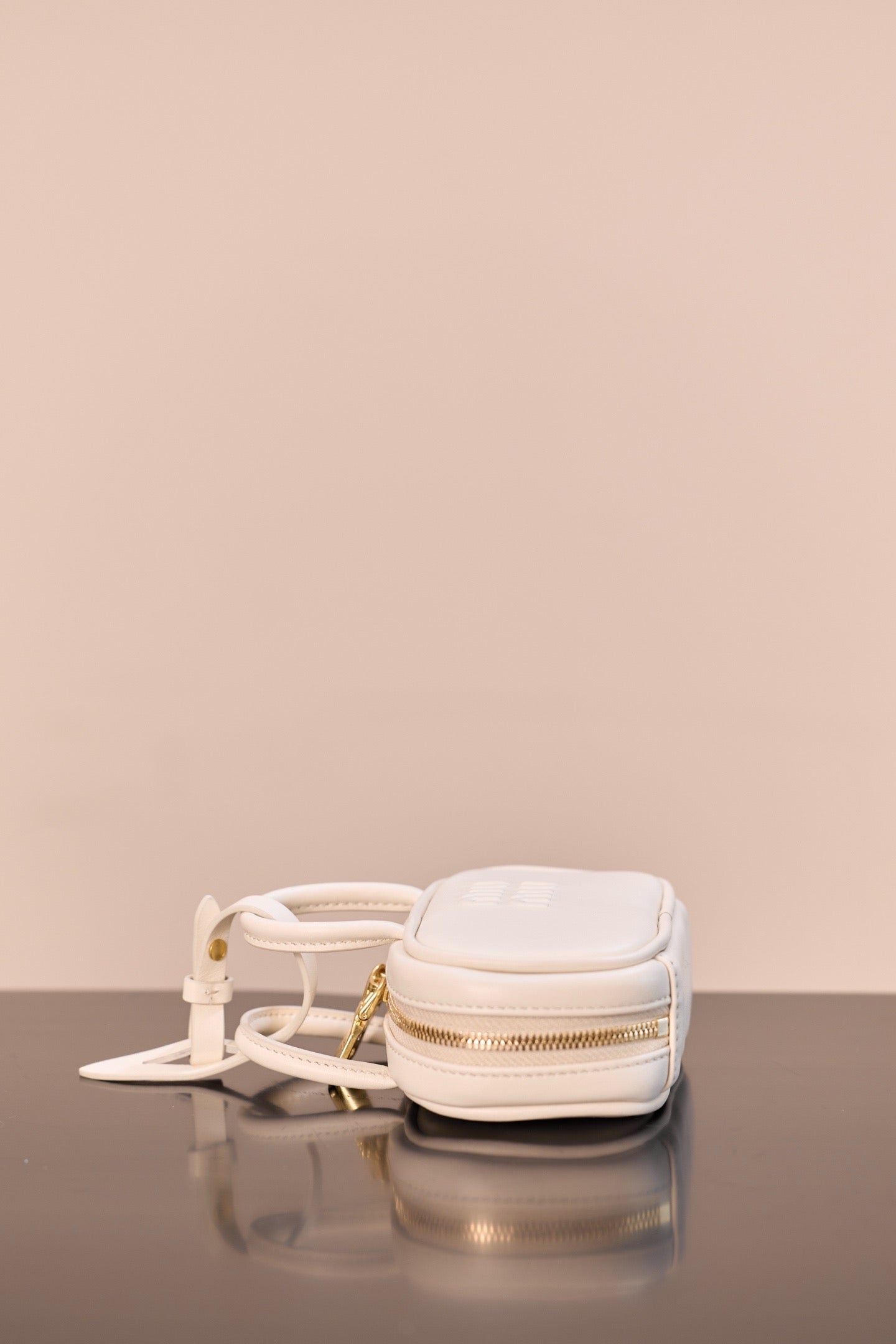 미우미우 아르카디 마이크로 백 (화이트)