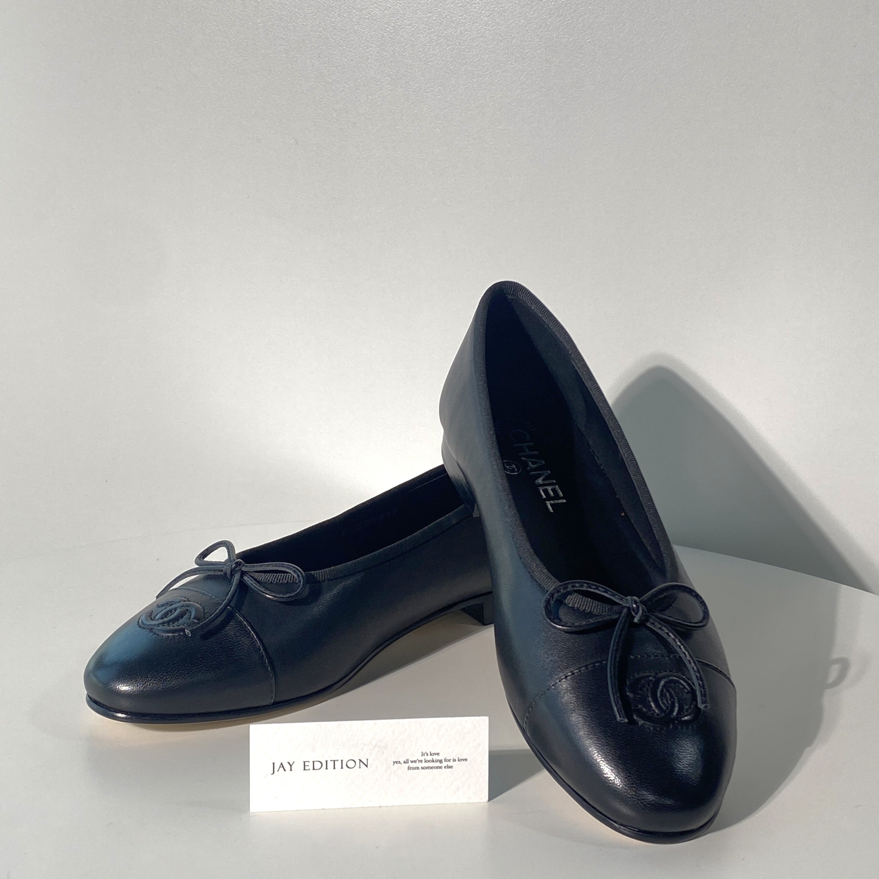 국내) 샤넬 발레리나 플랫 램스킨 / 블랙 39 (앞코 레더)