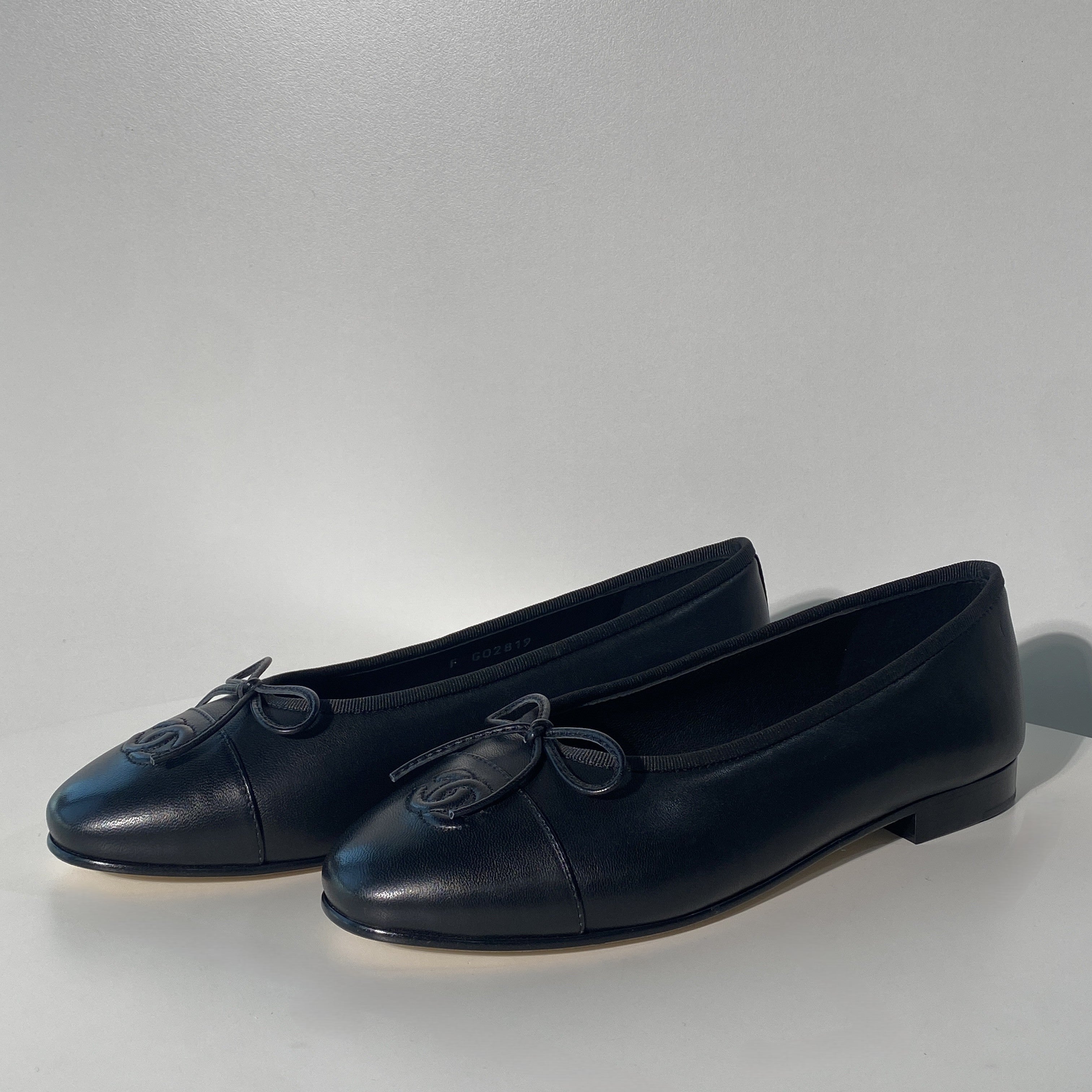 국내) 샤넬 발레리나 플랫 램스킨 / 블랙 39 (앞코 레더)