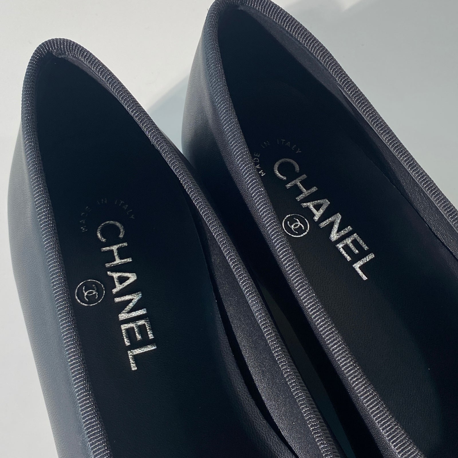 국내) 샤넬 발레리나 플랫 램스킨 / 블랙 39 (앞코 레더)