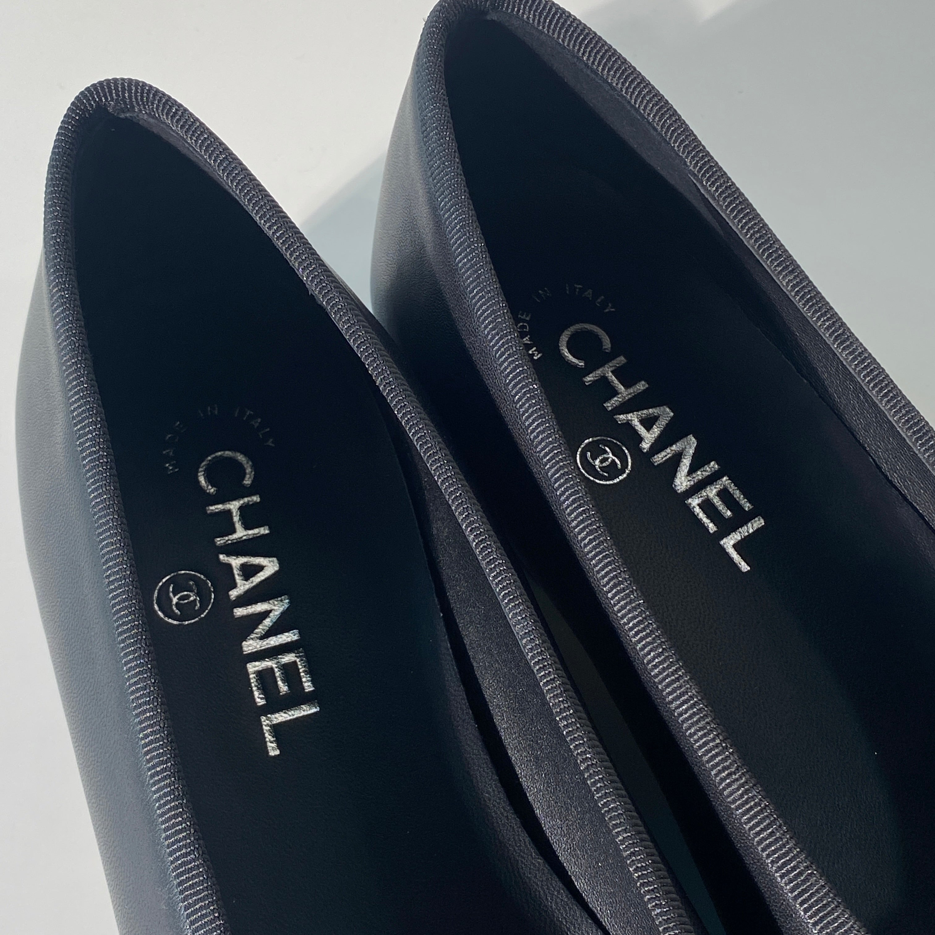 국내) 샤넬 발레리나 플랫 램스킨 / 블랙 39 (앞코 레더)