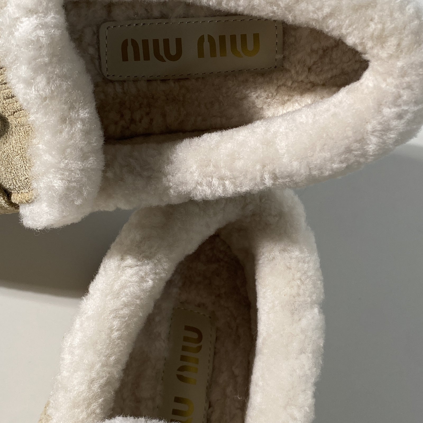 국내) 하자) 미우미우 스웨이드 로퍼 37