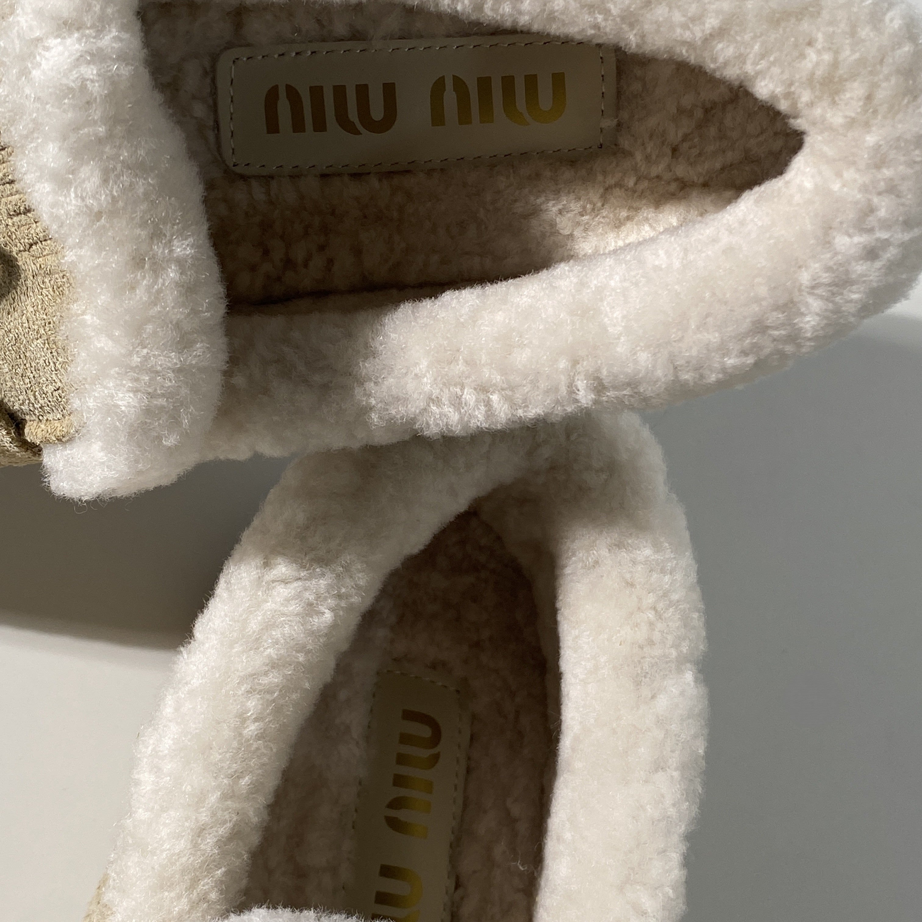 국내) 하자) 미우미우 스웨이드 로퍼 37