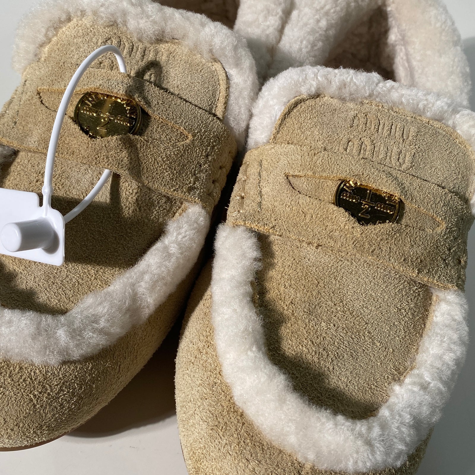 국내) 하자) 미우미우 스웨이드 로퍼 37