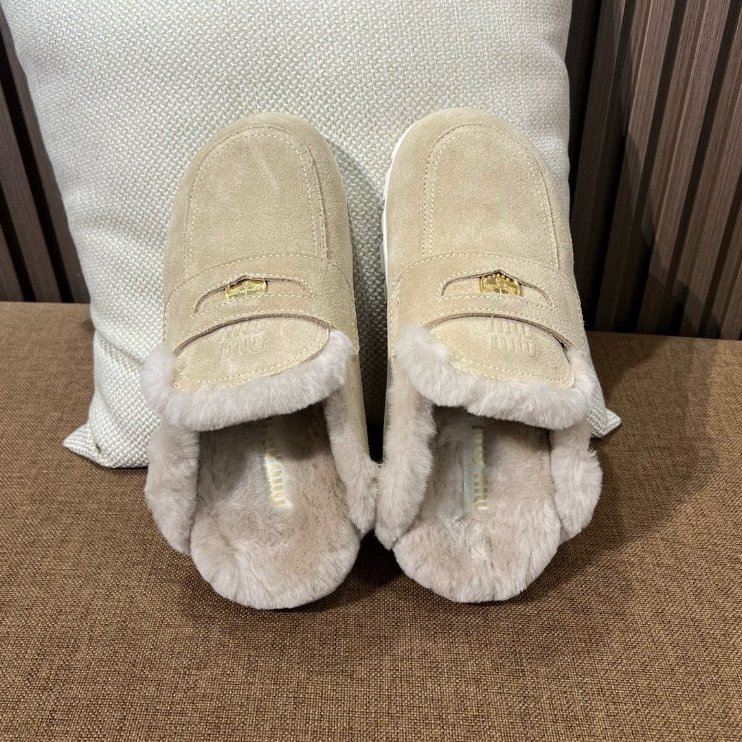 미우미우 스웨이드 뮬