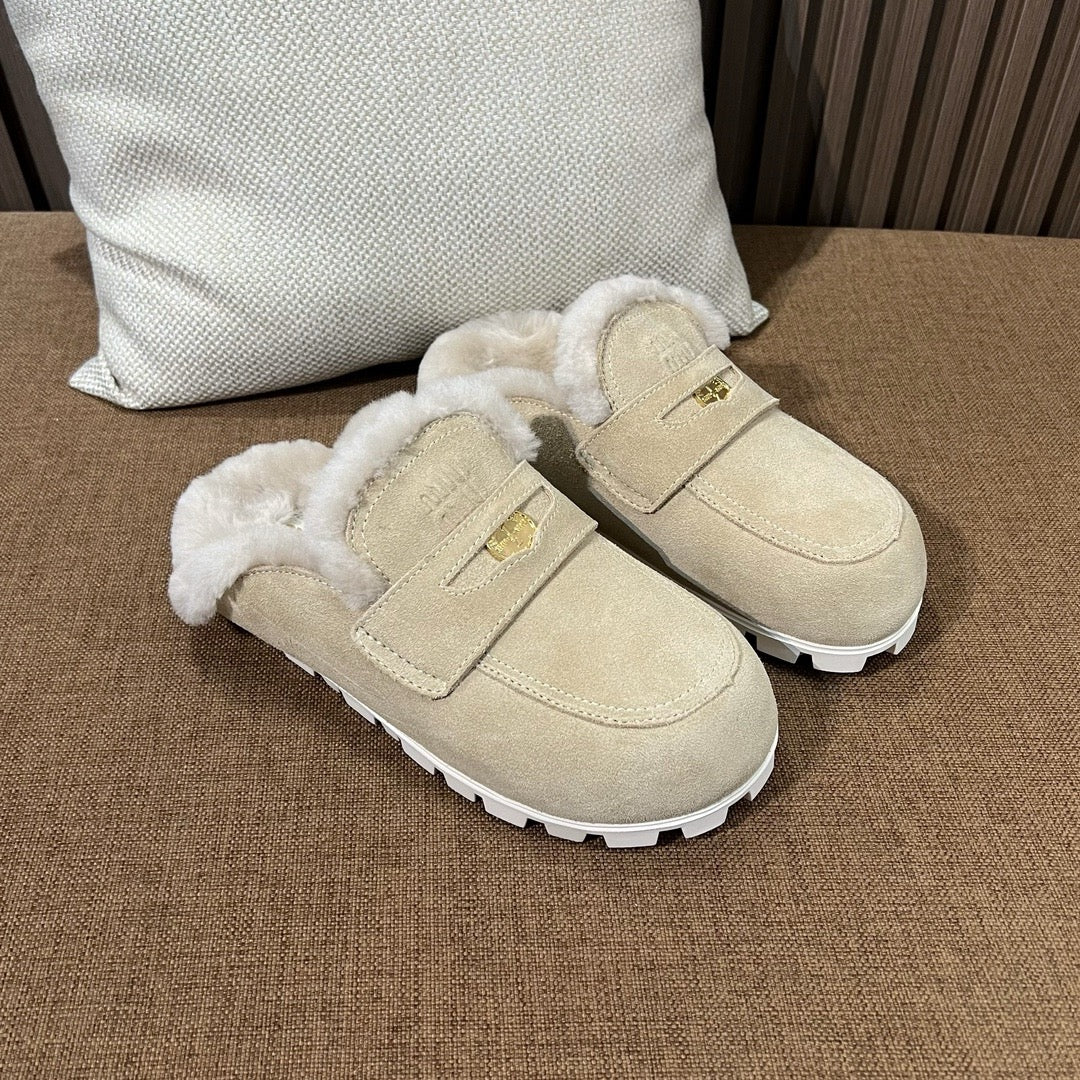 미우미우 스웨이드 뮬