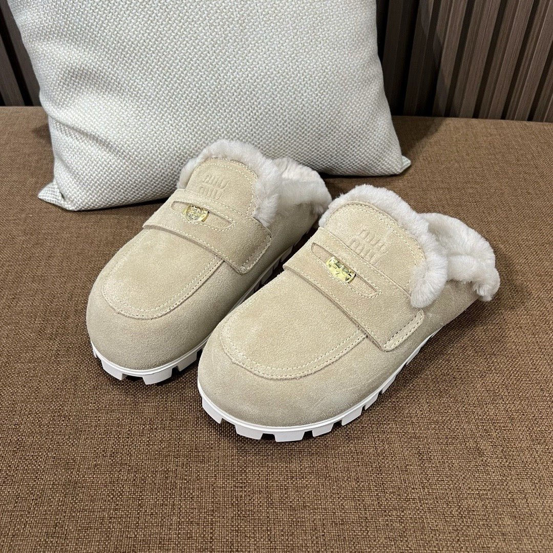 미우미우 스웨이드 뮬