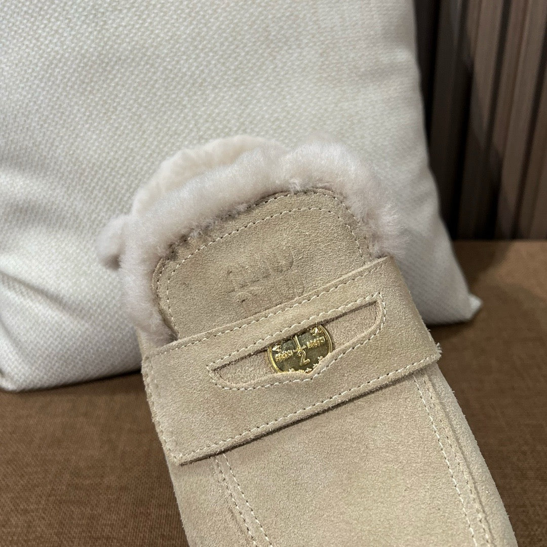 미우미우 스웨이드 뮬