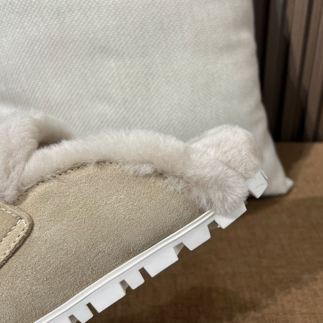 미우미우 스웨이드 뮬