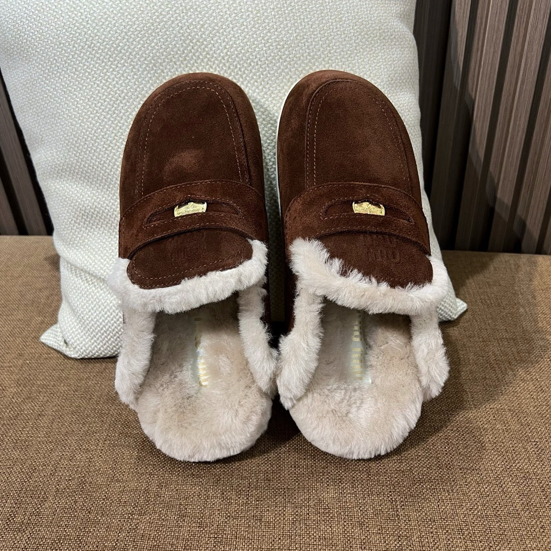 미우미우 스웨이드 뮬