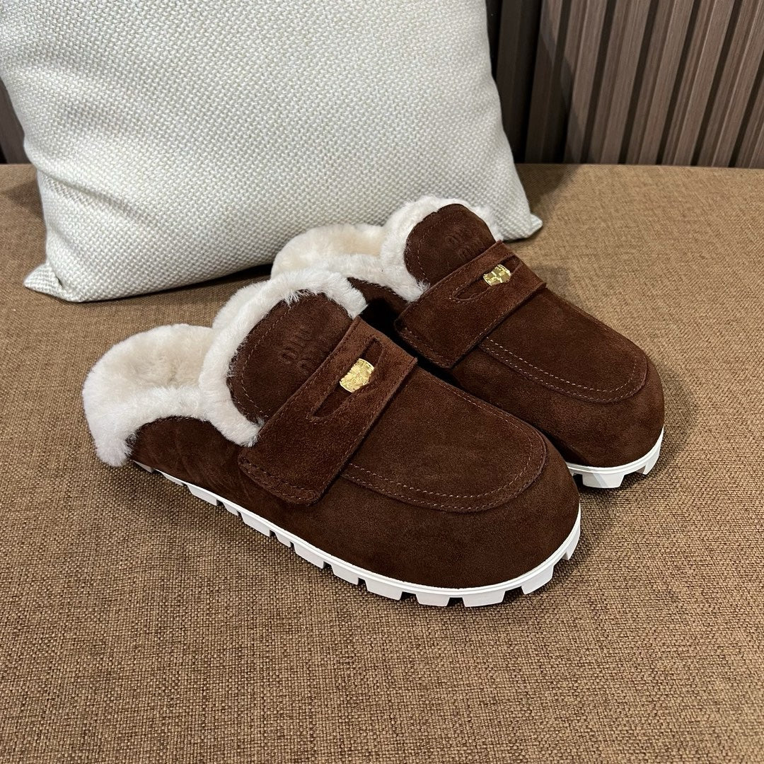 미우미우 스웨이드 뮬