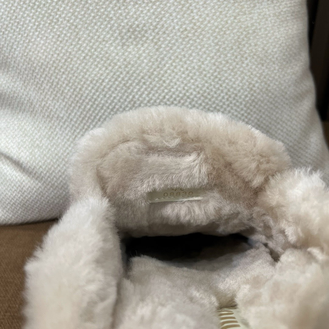 미우미우 스웨이드 뮬