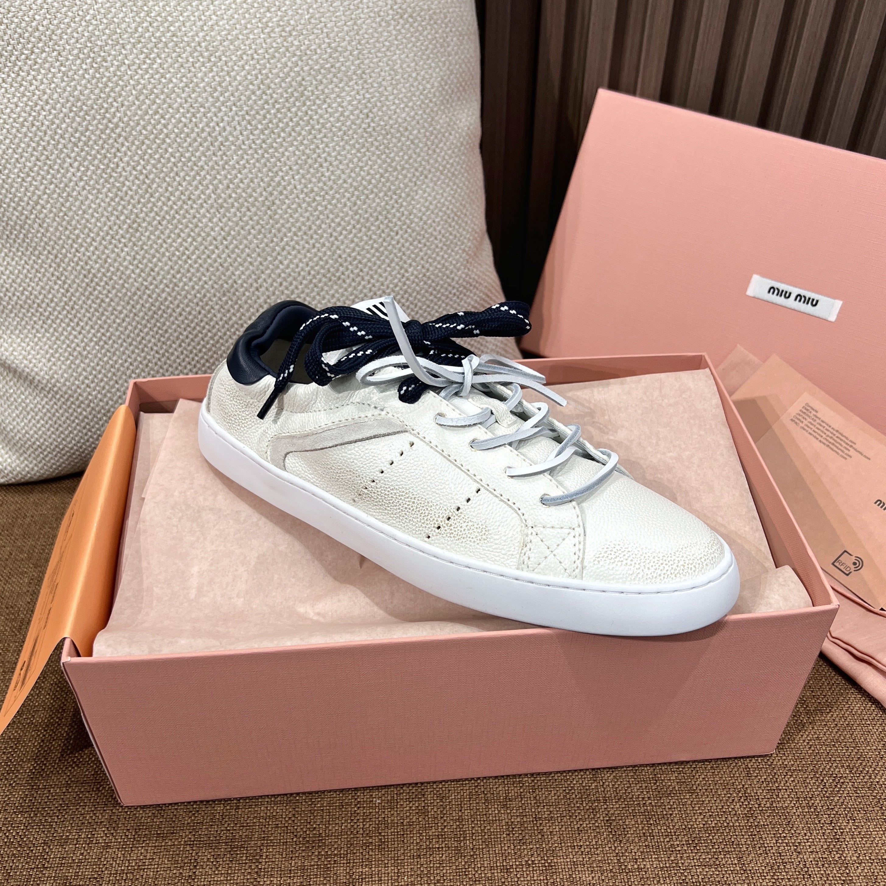 미우미우 데코 레더 스니커즈