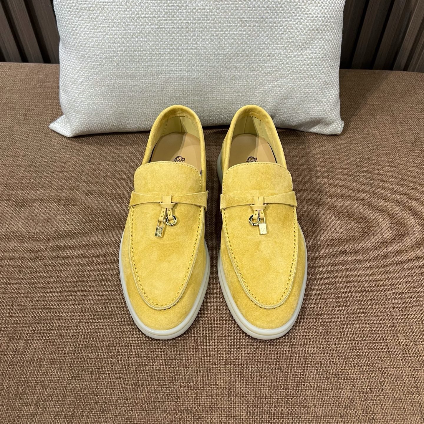 로로피아나 썸머워크 로퍼 (사프론 티)