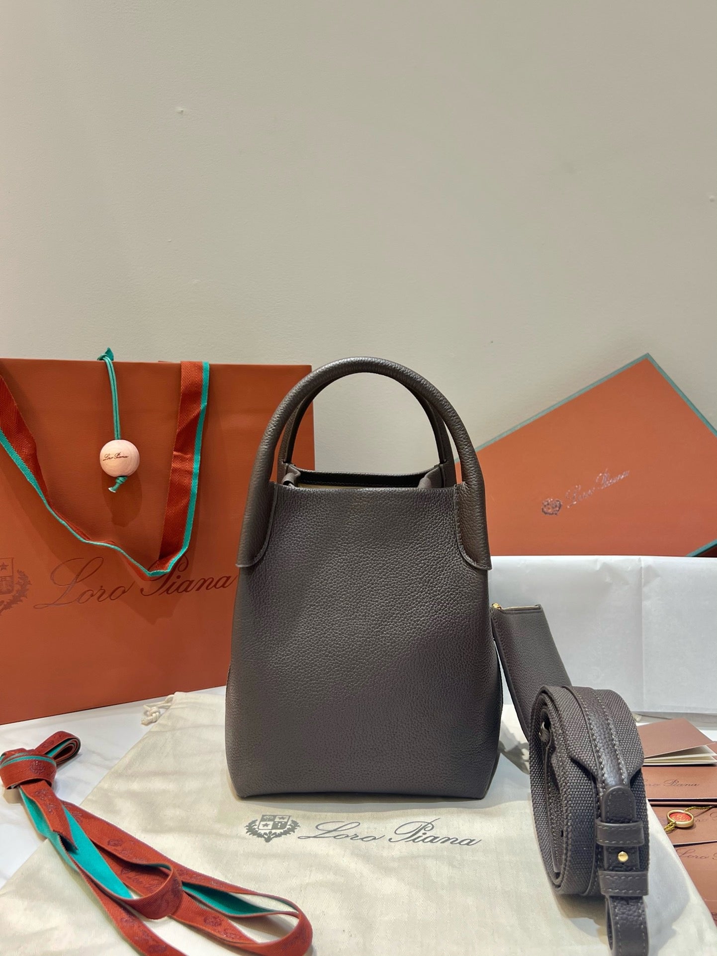 로로피아나 베일 스몰 백