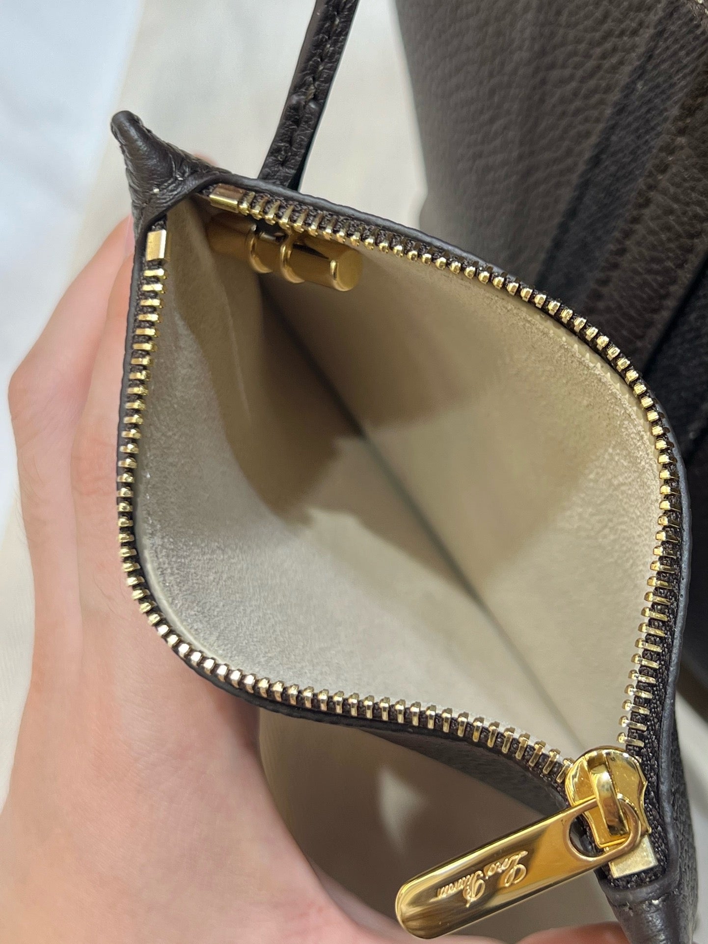 로로피아나 베일 스몰 백