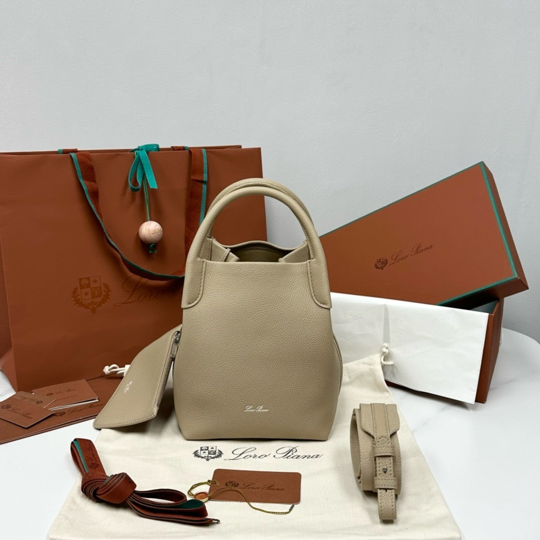 로로피아나 베일 스몰 백