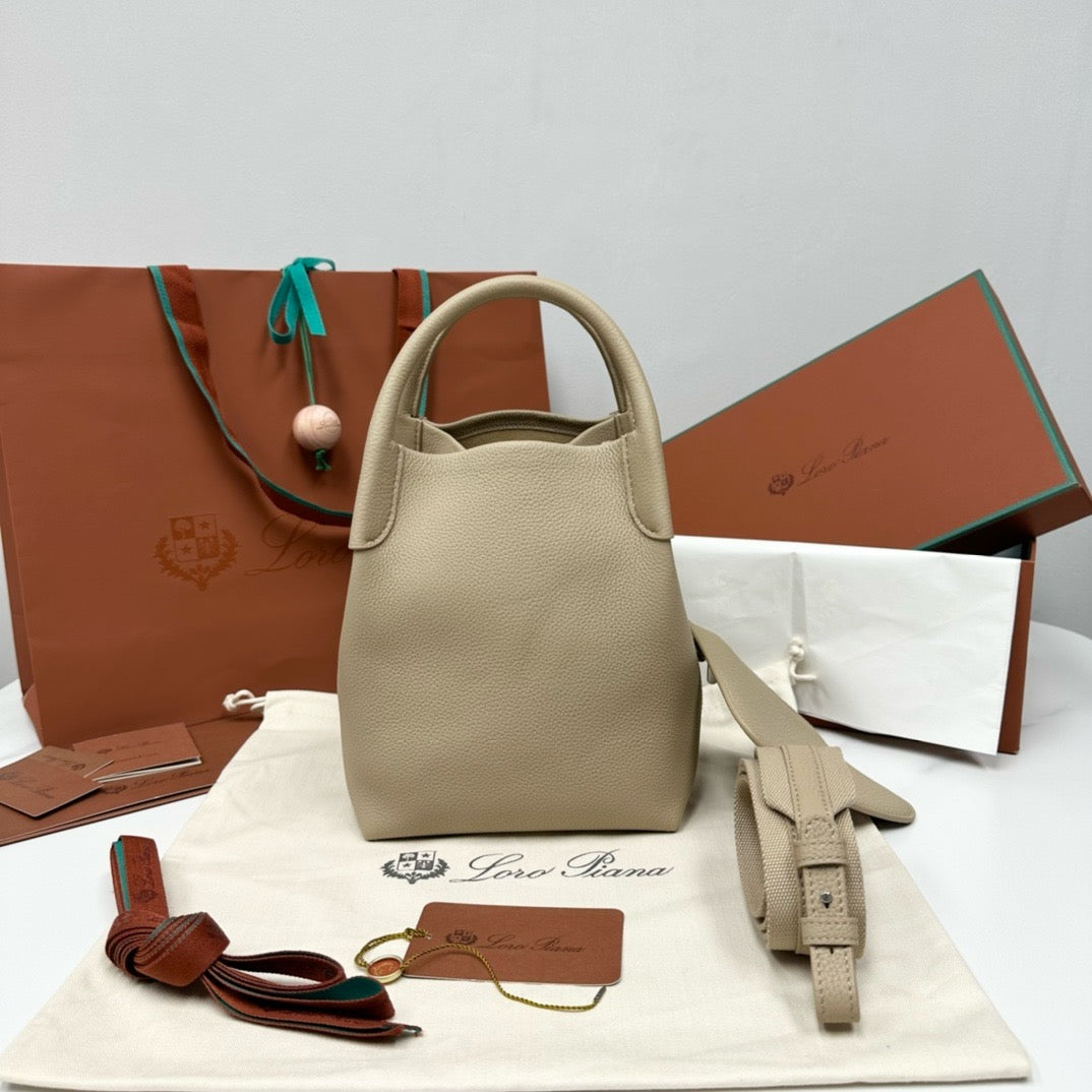 로로피아나 베일 스몰 백