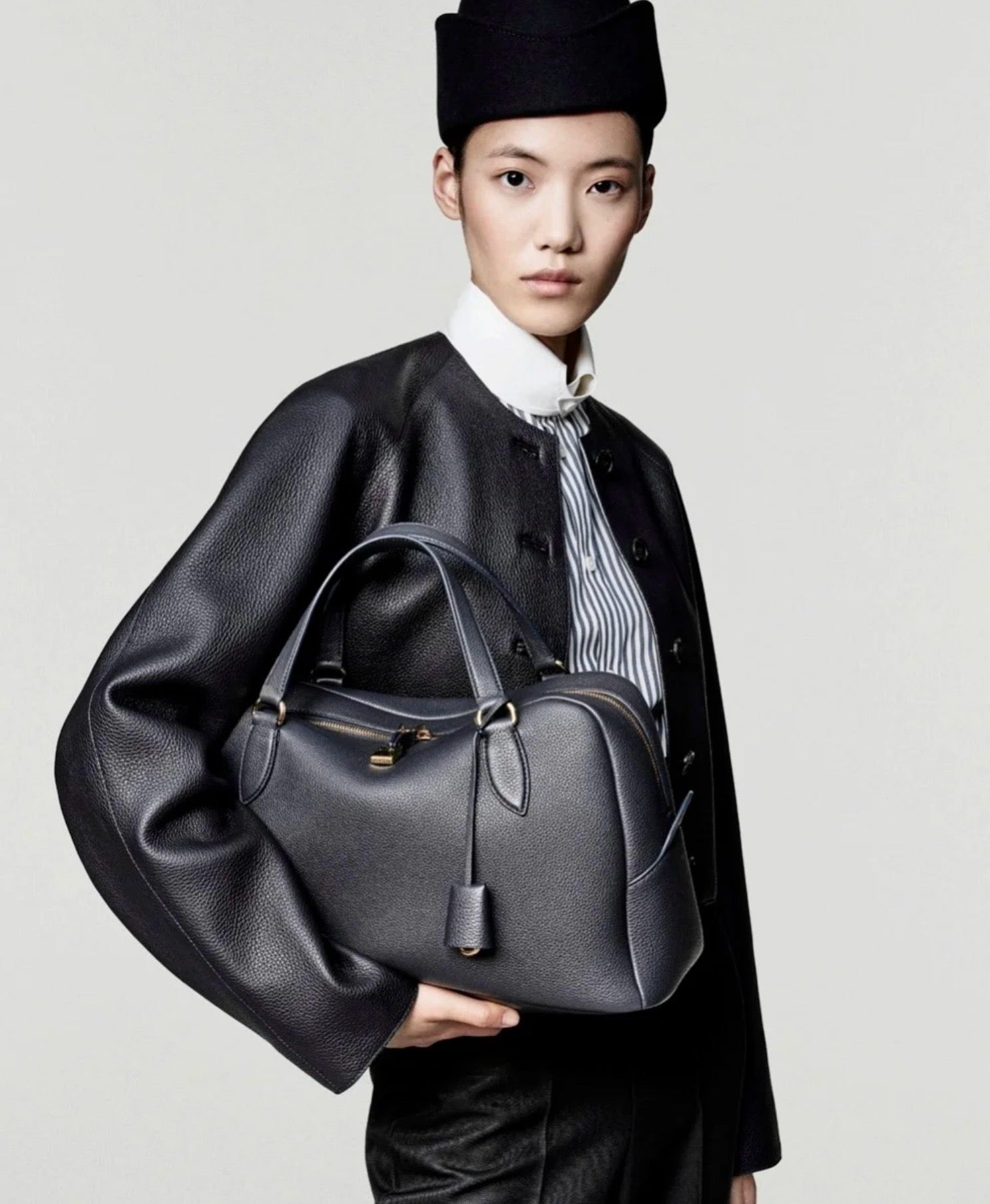 로로피아나 니들 미디움 백