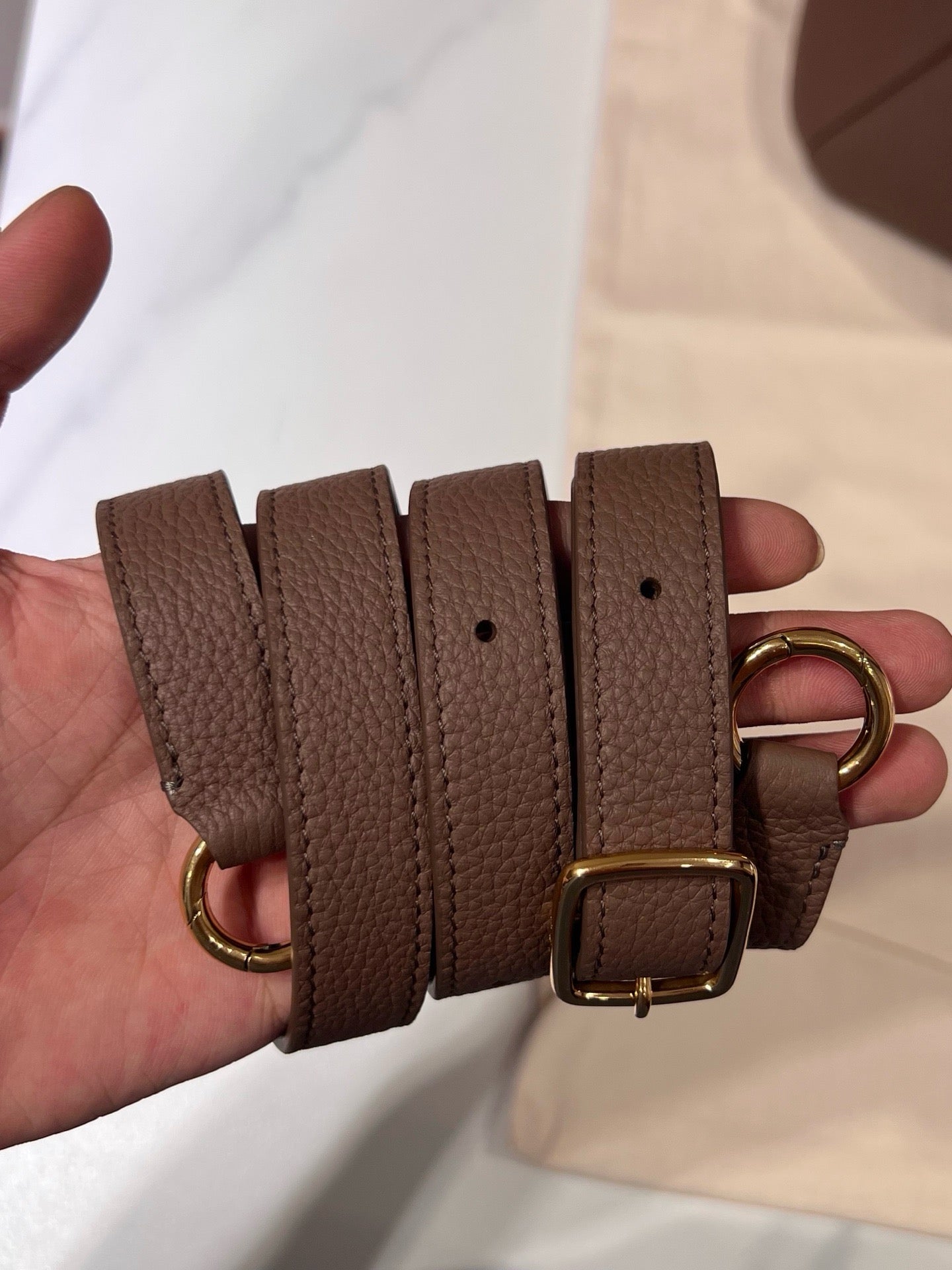 로로피아나 니들 미디움 백