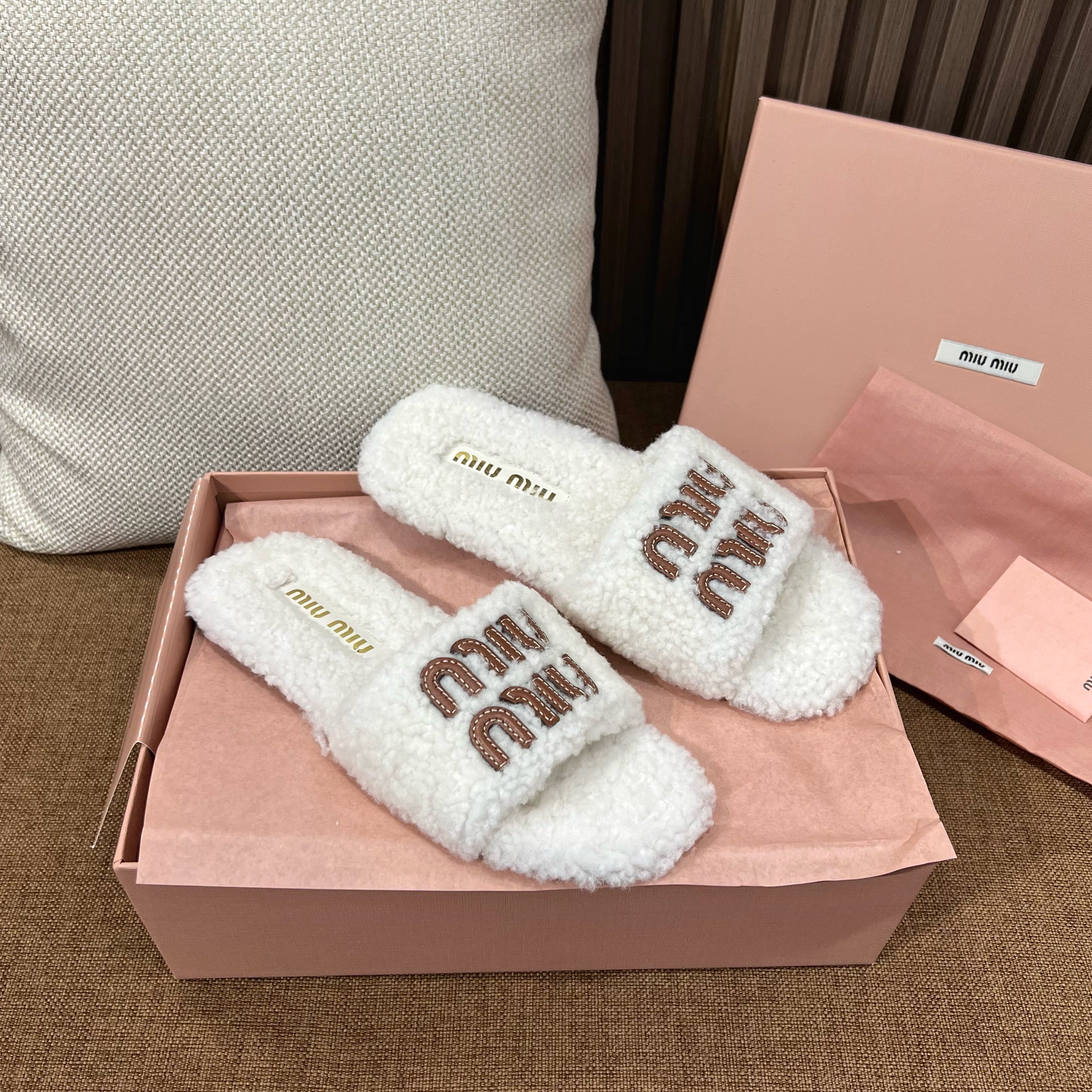 미우미우 시어링 슬라이드